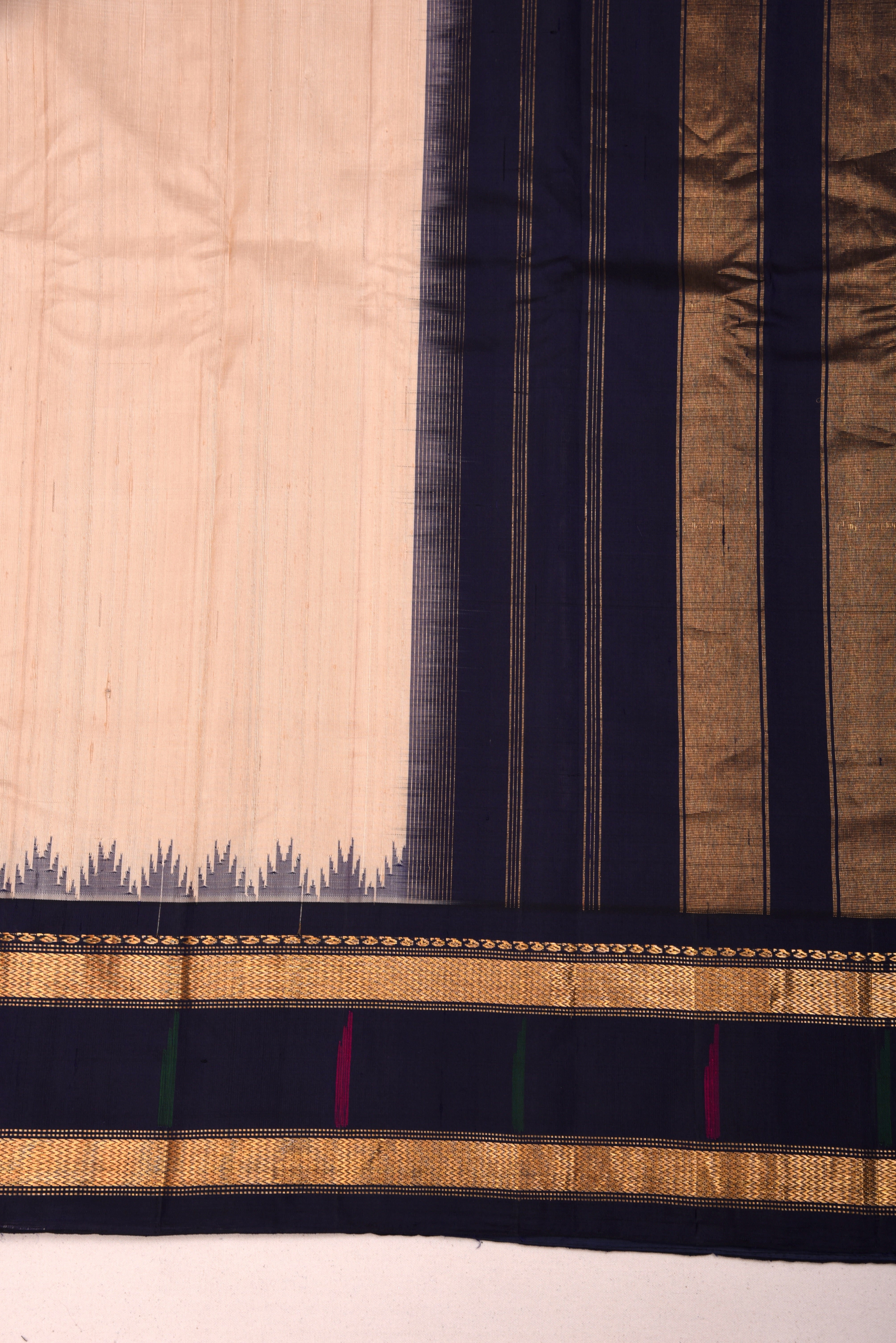 Kuttu Gadwal Silk Handloom Saree
