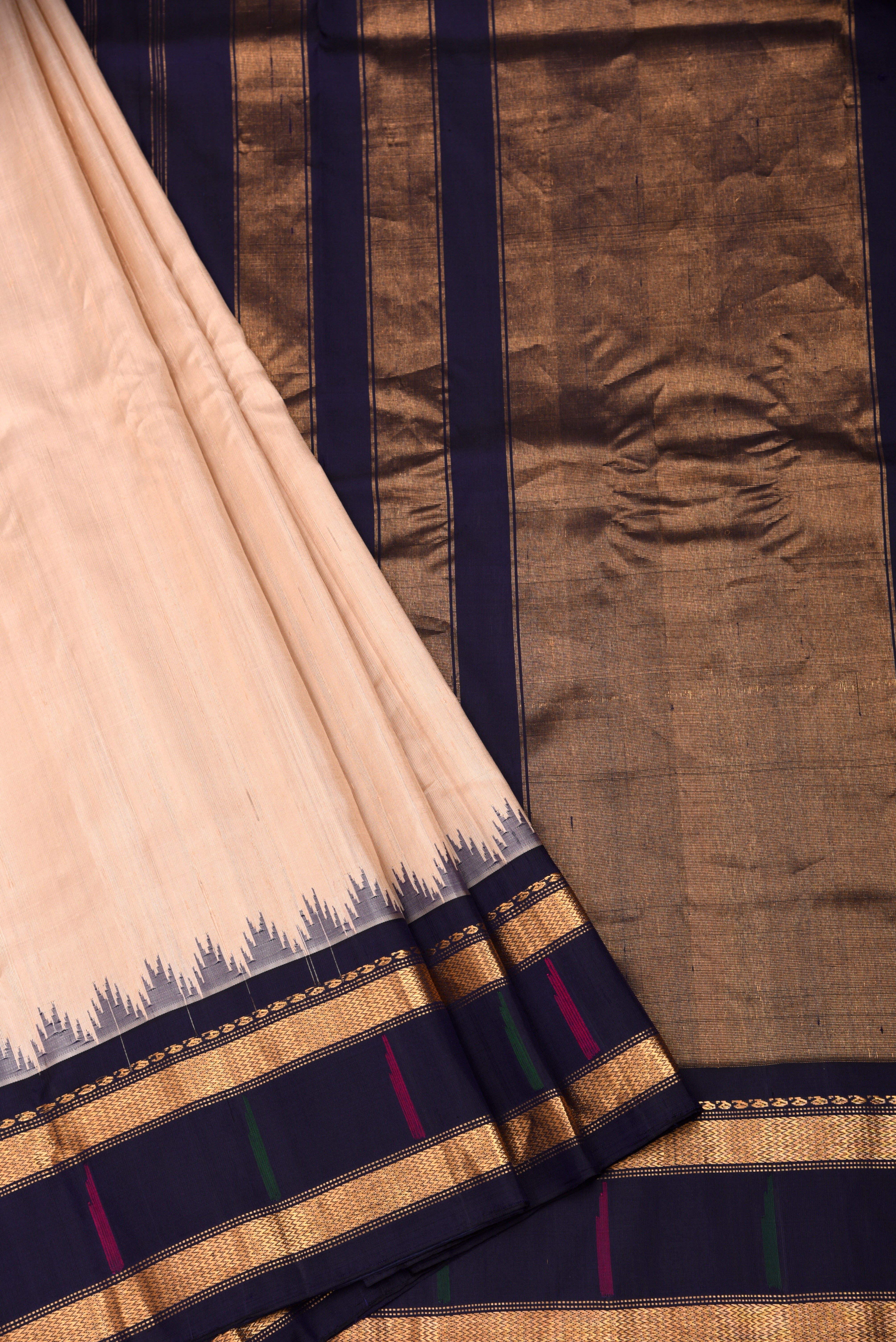 Kuttu Gadwal Silk Handloom Saree