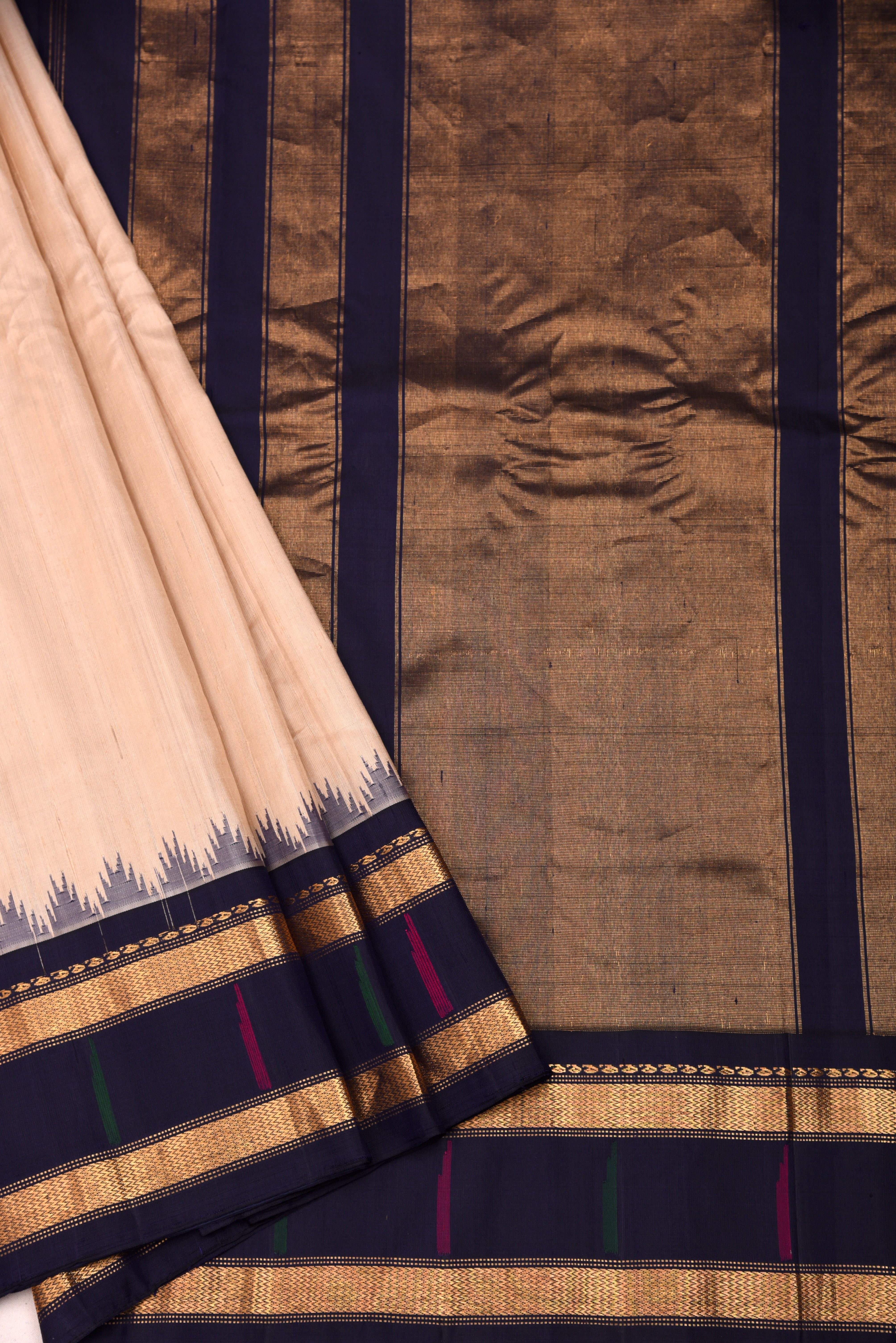 Kuttu Gadwal Silk Handloom Saree