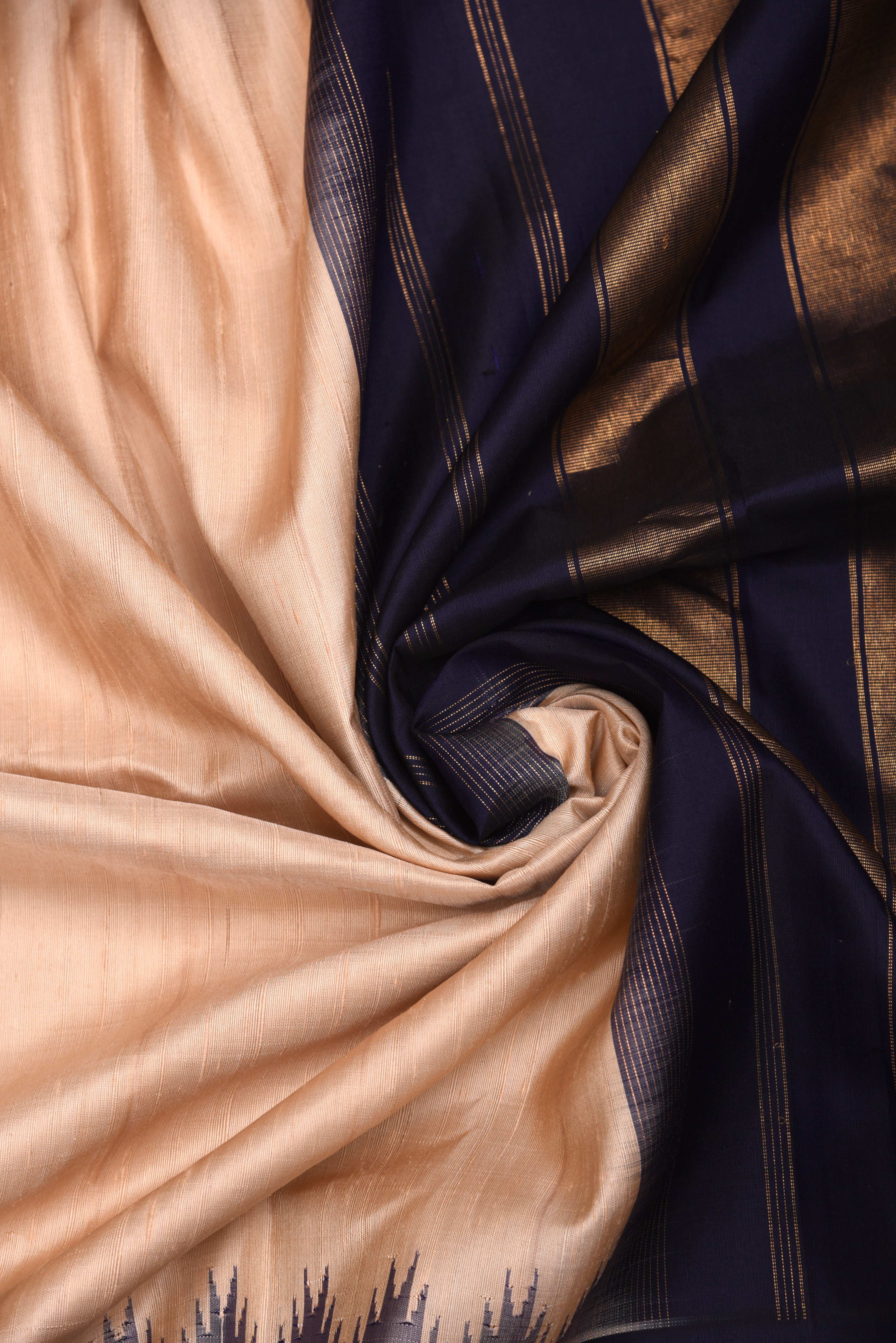 Kuttu Gadwal Silk Handloom Saree