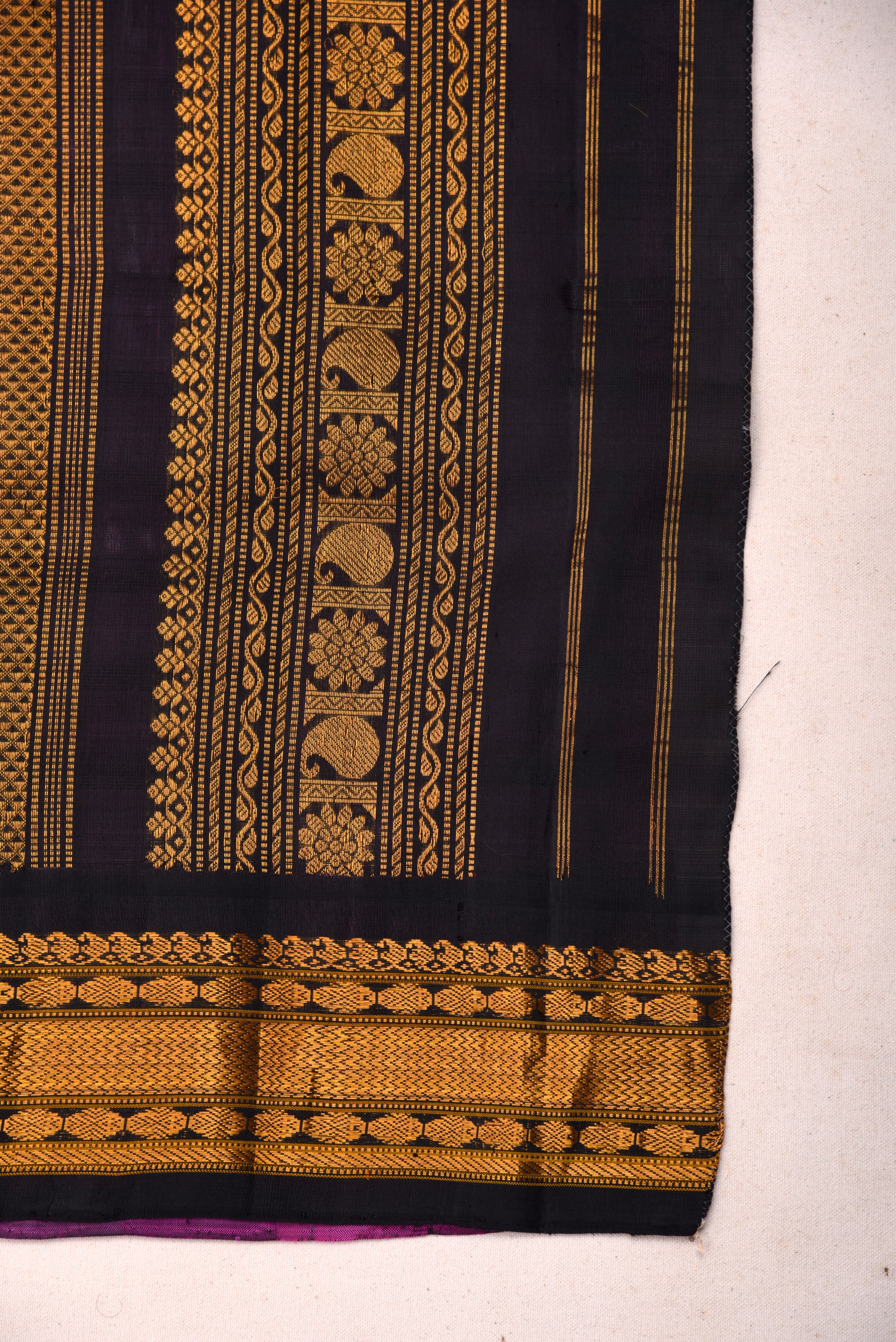 Kuttu Gadwal Pure Silk Handloom Saree