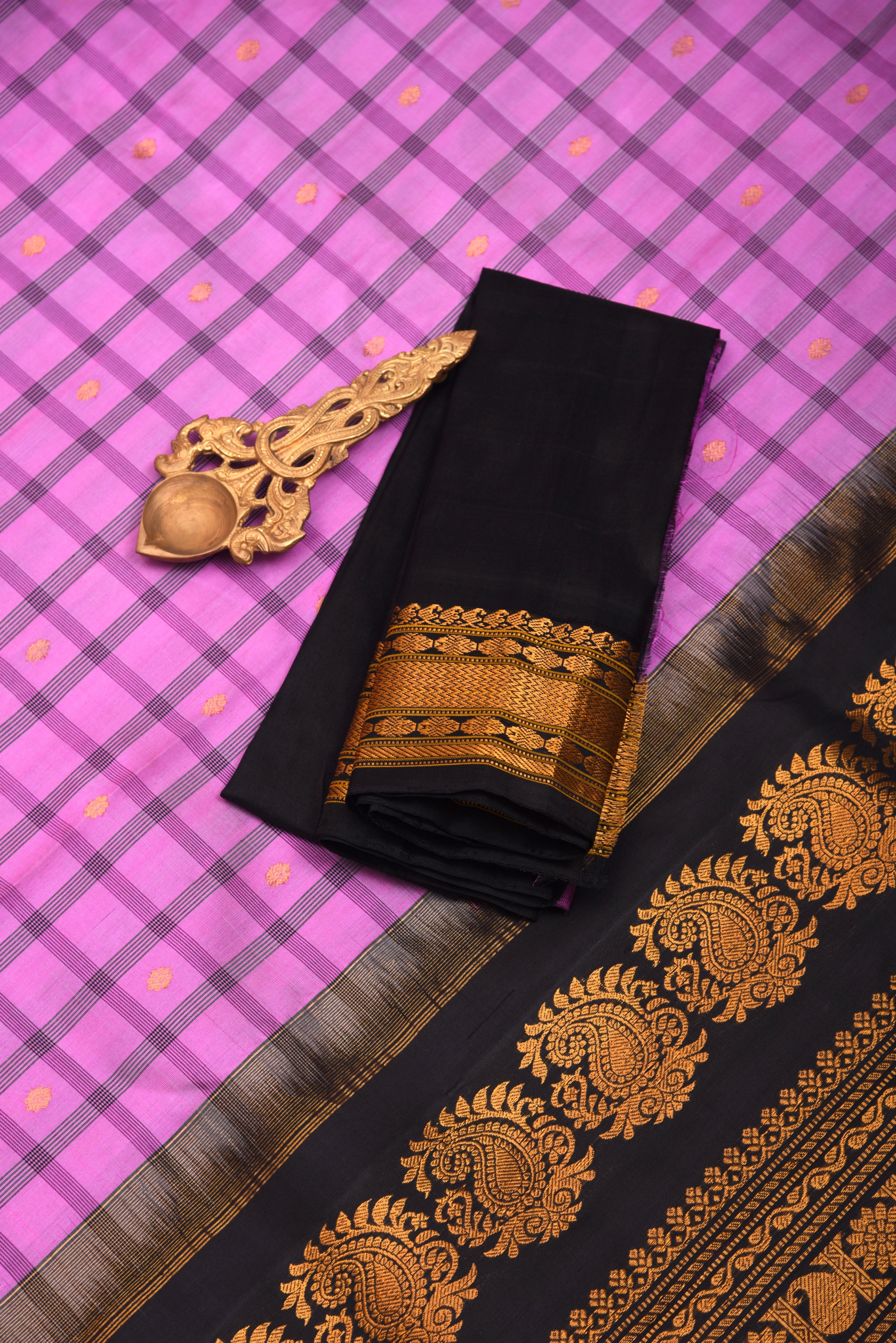 Kuttu Gadwal Pure Silk Handloom Saree