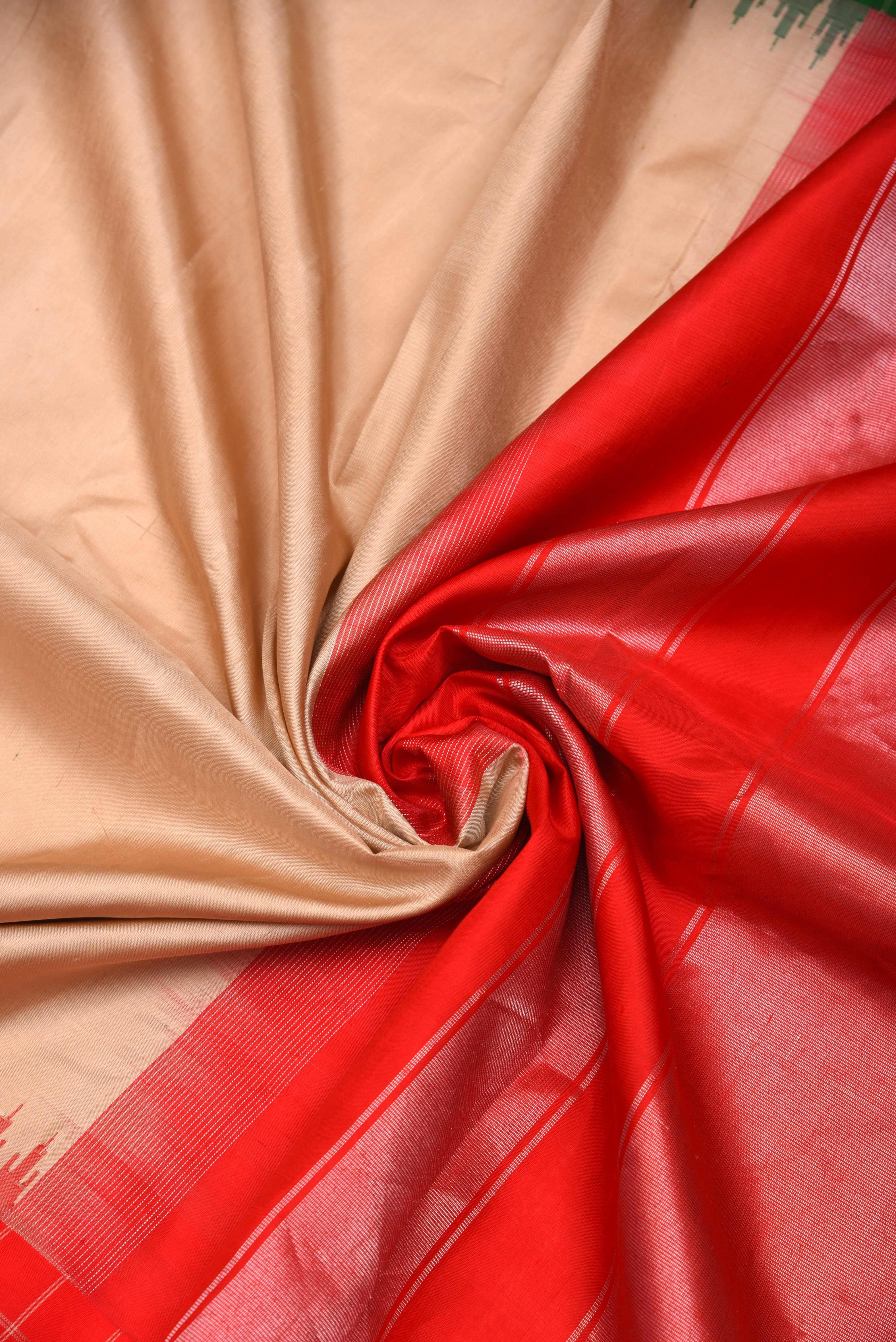 Kuttu Gadwal Pure Silk Handloom Saree