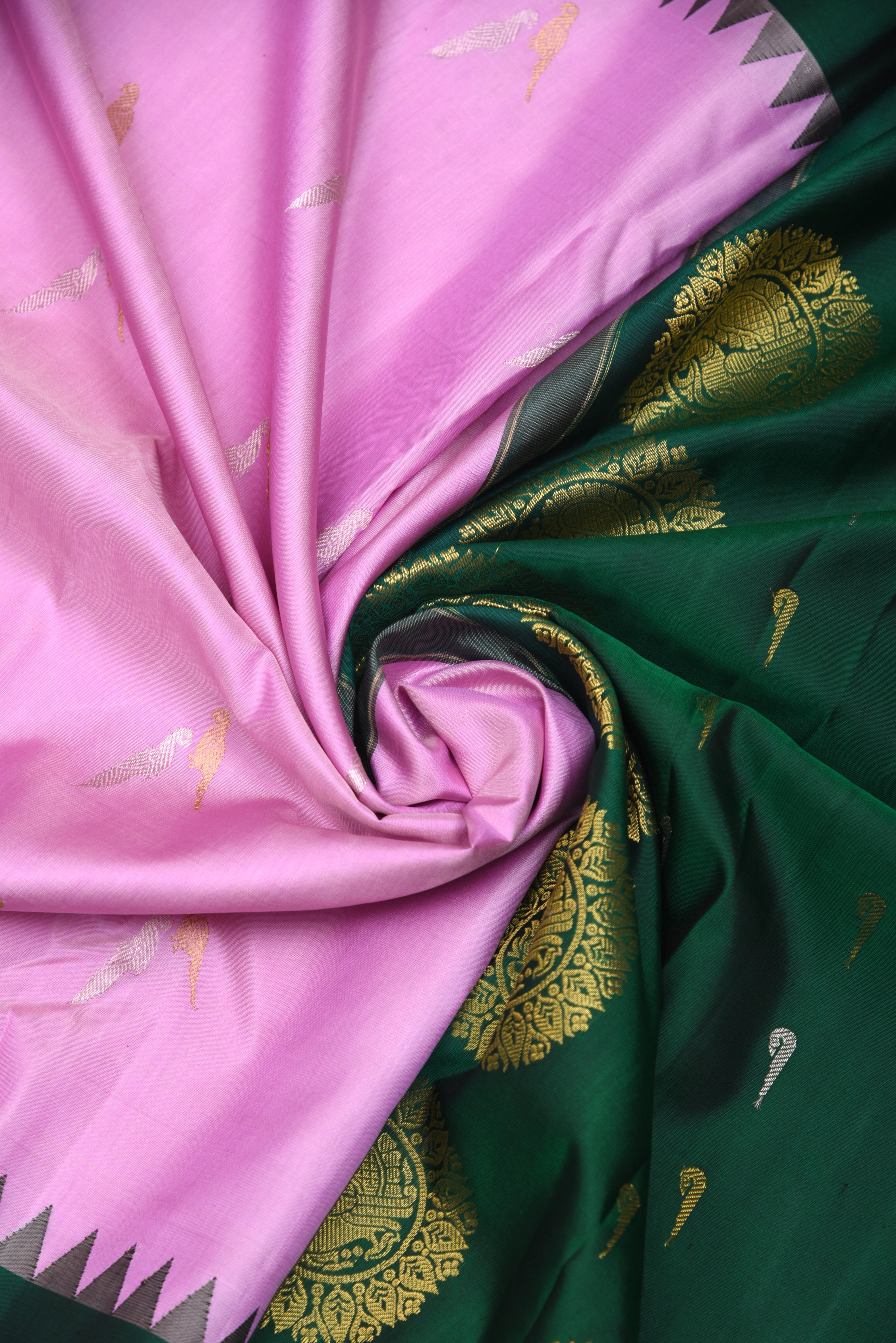 Kuttu Gadwal Pure Silk Handloom Saree