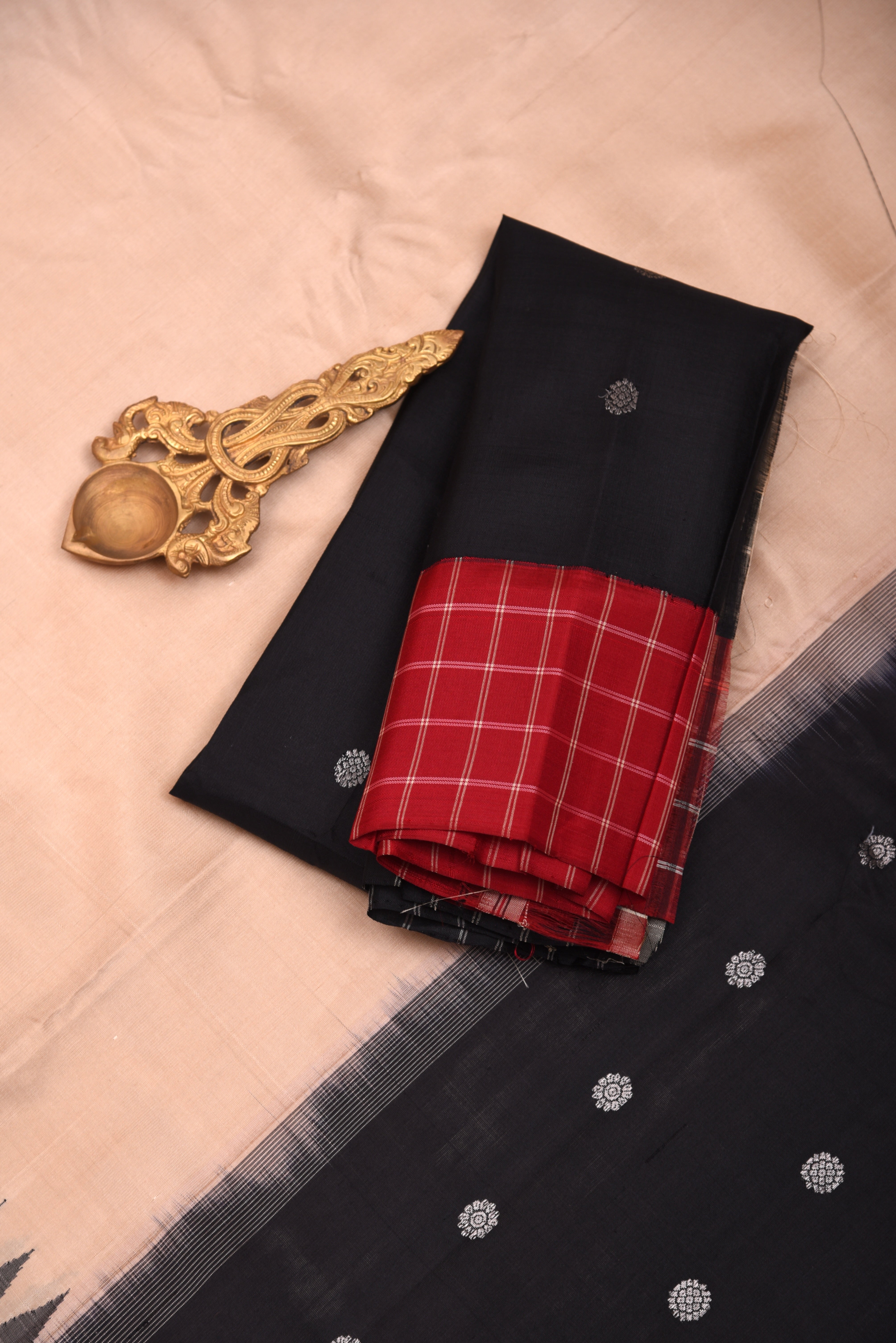 Kuttu Gadwal Pure Silk Handloom Saree