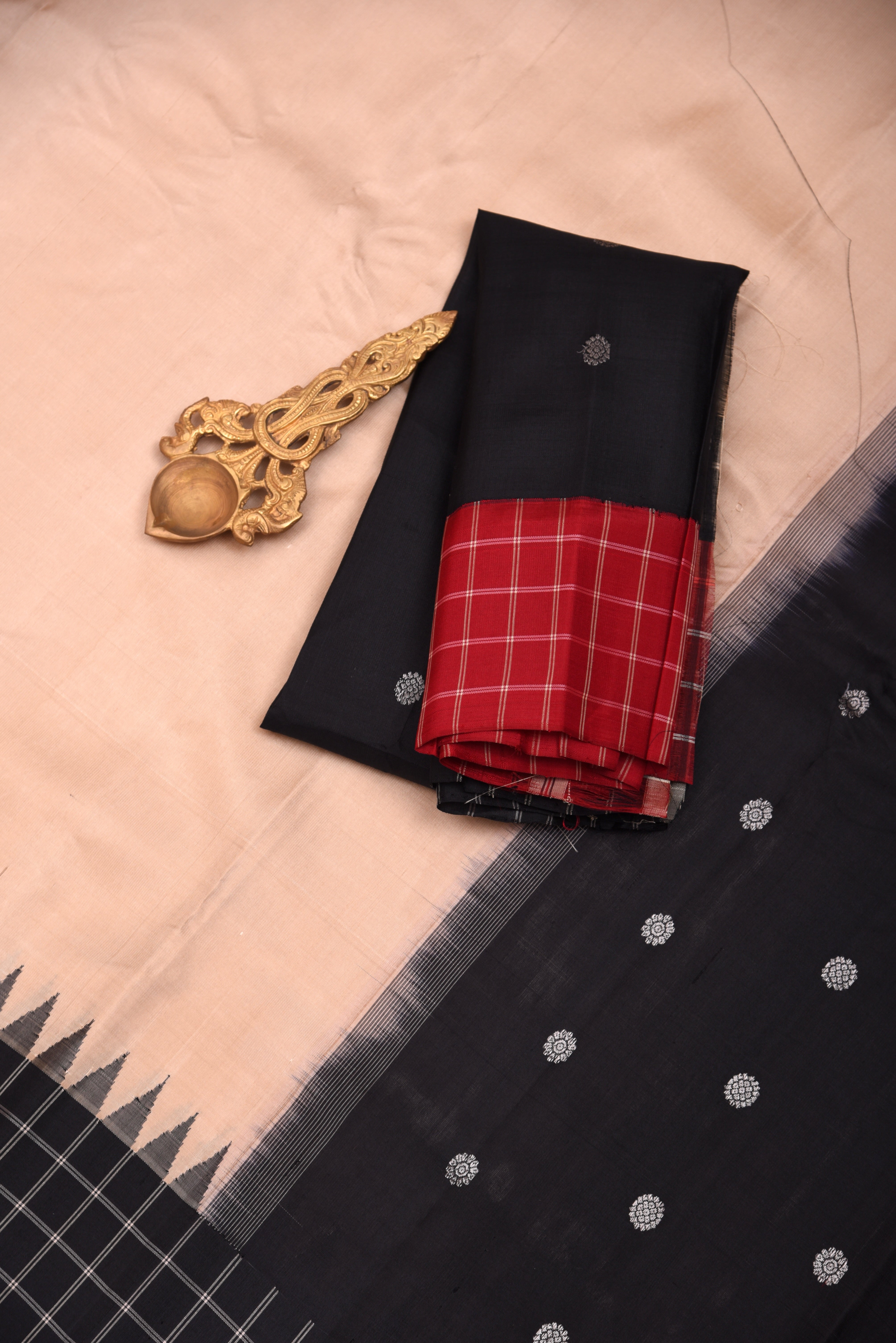 Kuttu Gadwal Pure Silk Handloom Saree