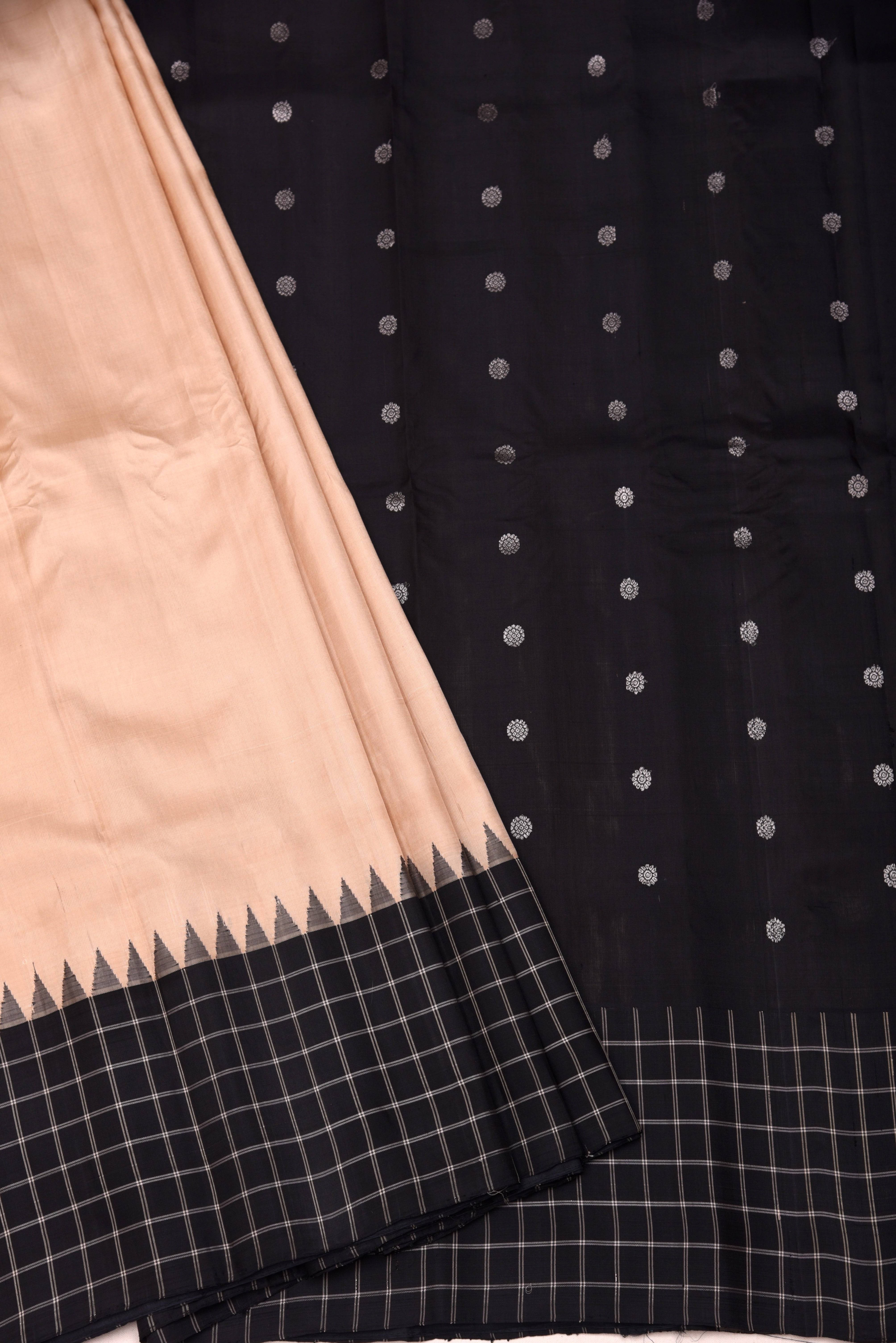 Kuttu Gadwal Pure Silk Handloom Saree