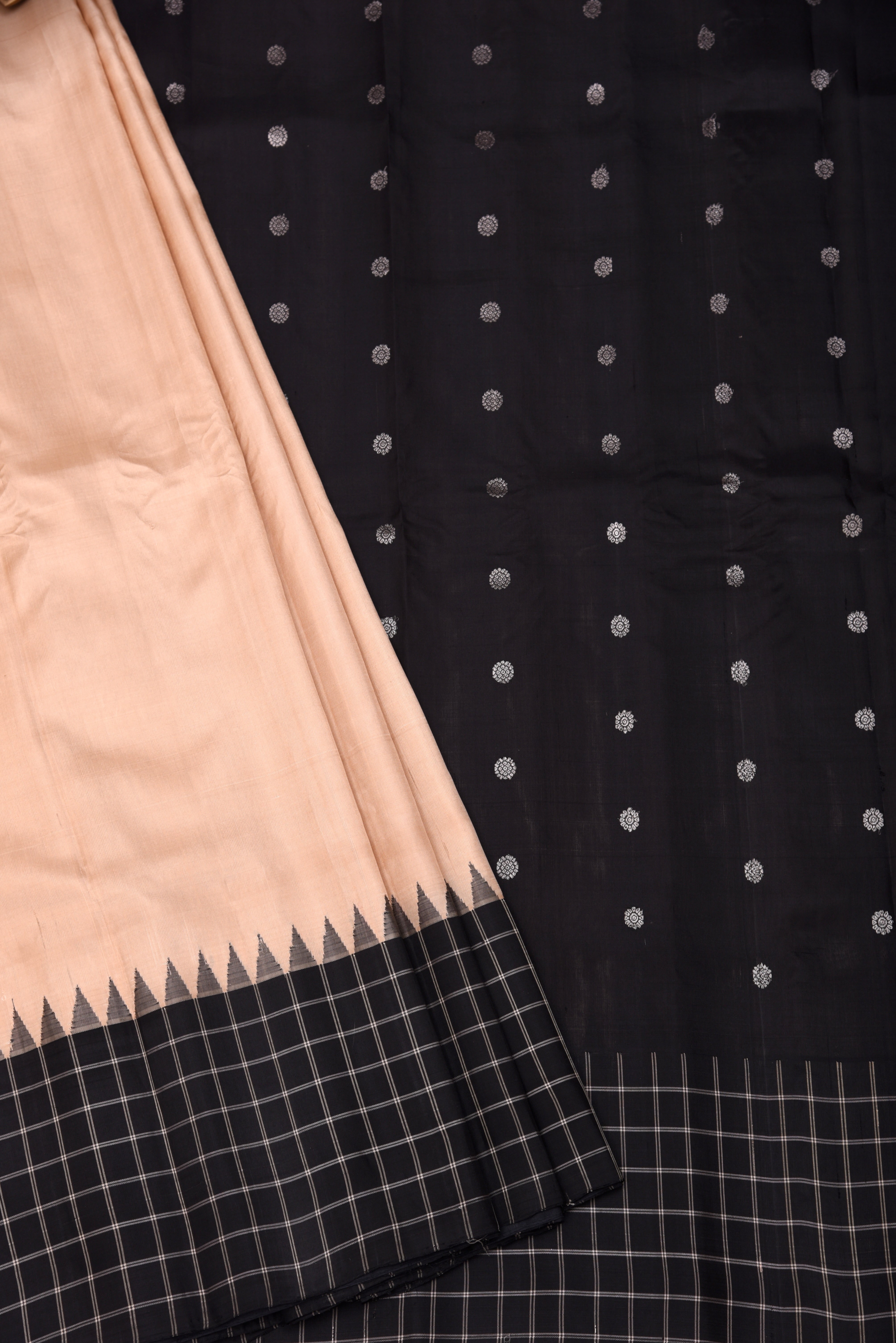 Kuttu Gadwal Pure Silk Handloom Saree