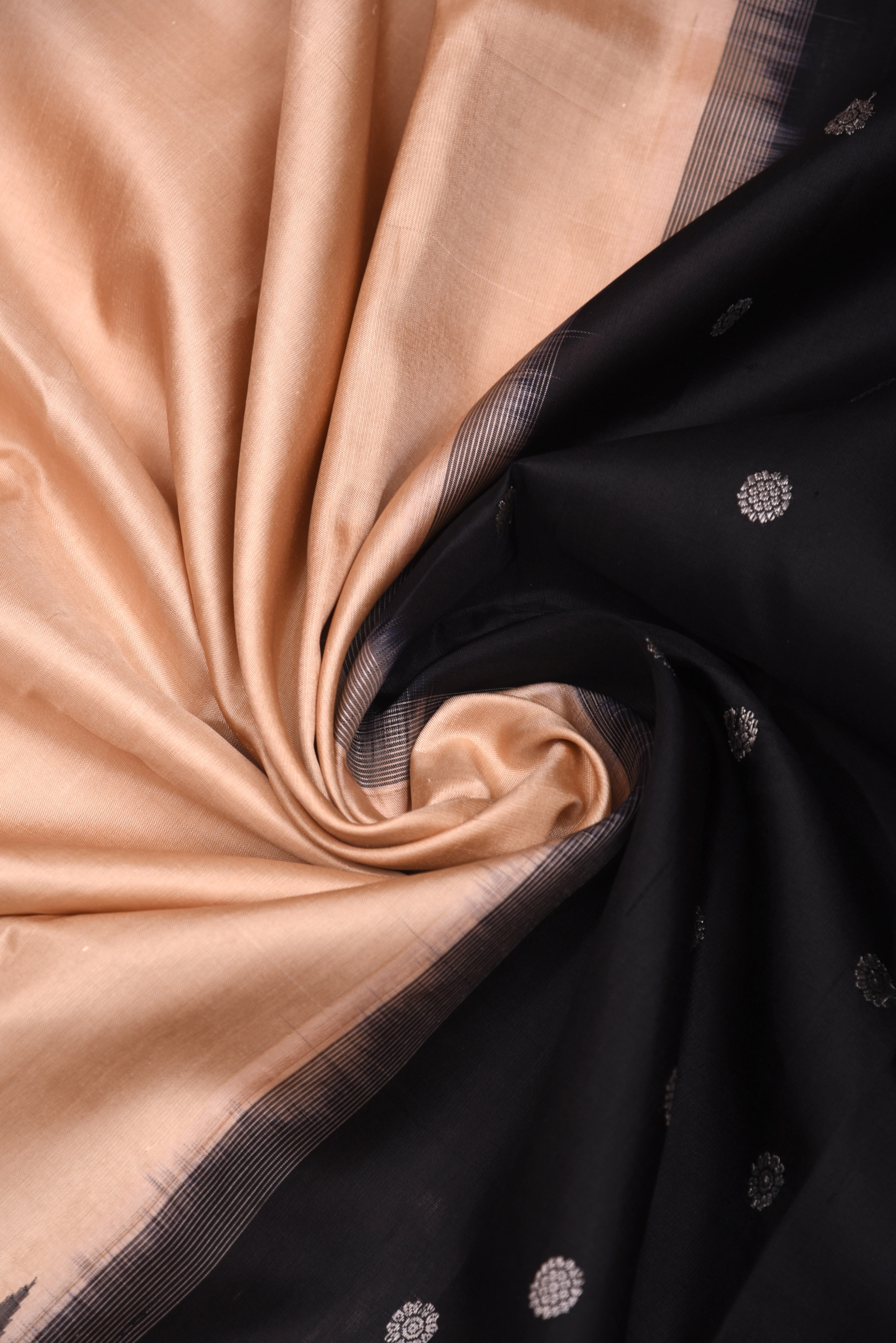 Kuttu Gadwal Pure Silk Handloom Saree