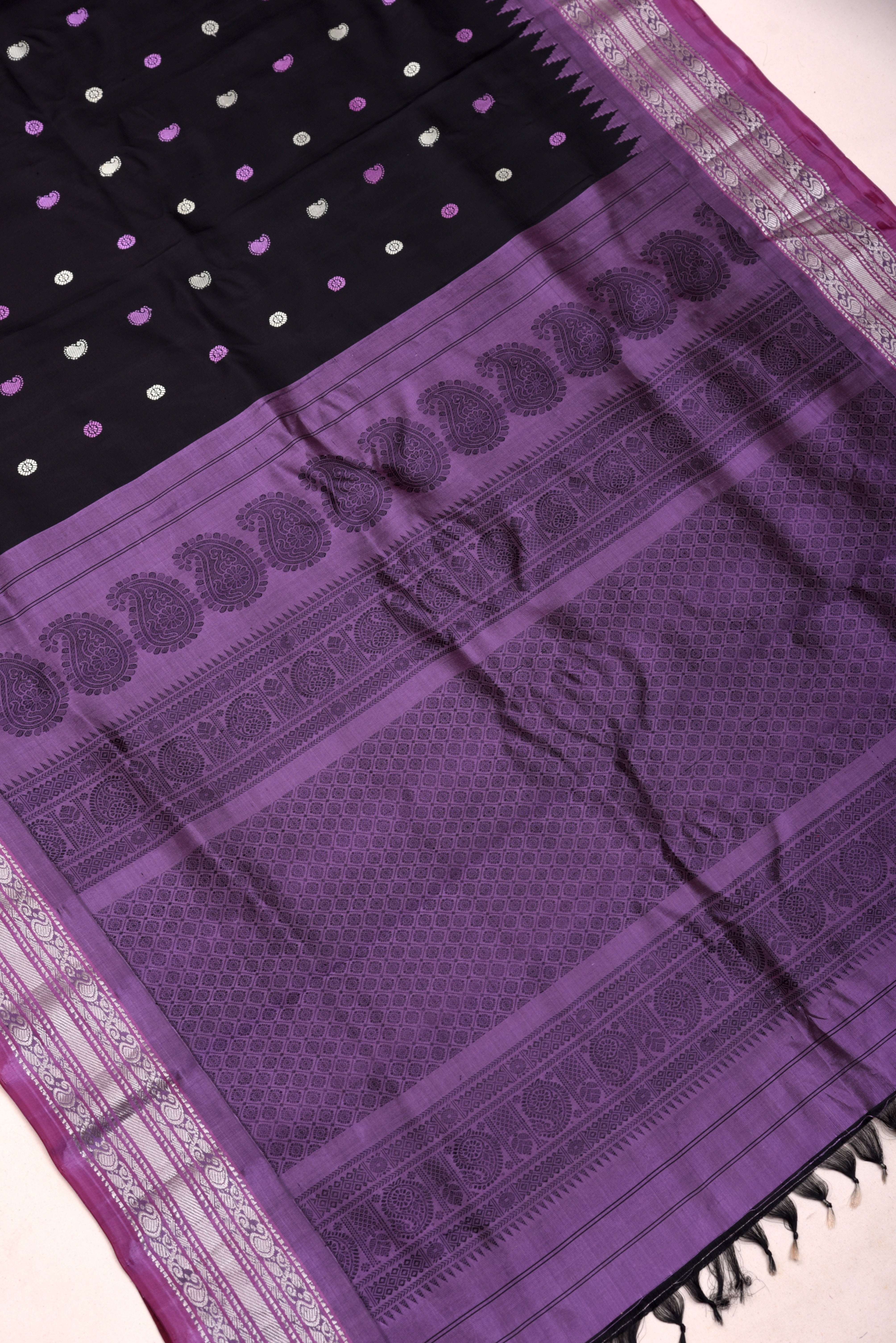 Kuttu Gadwal Pure Silk Handloom Saree