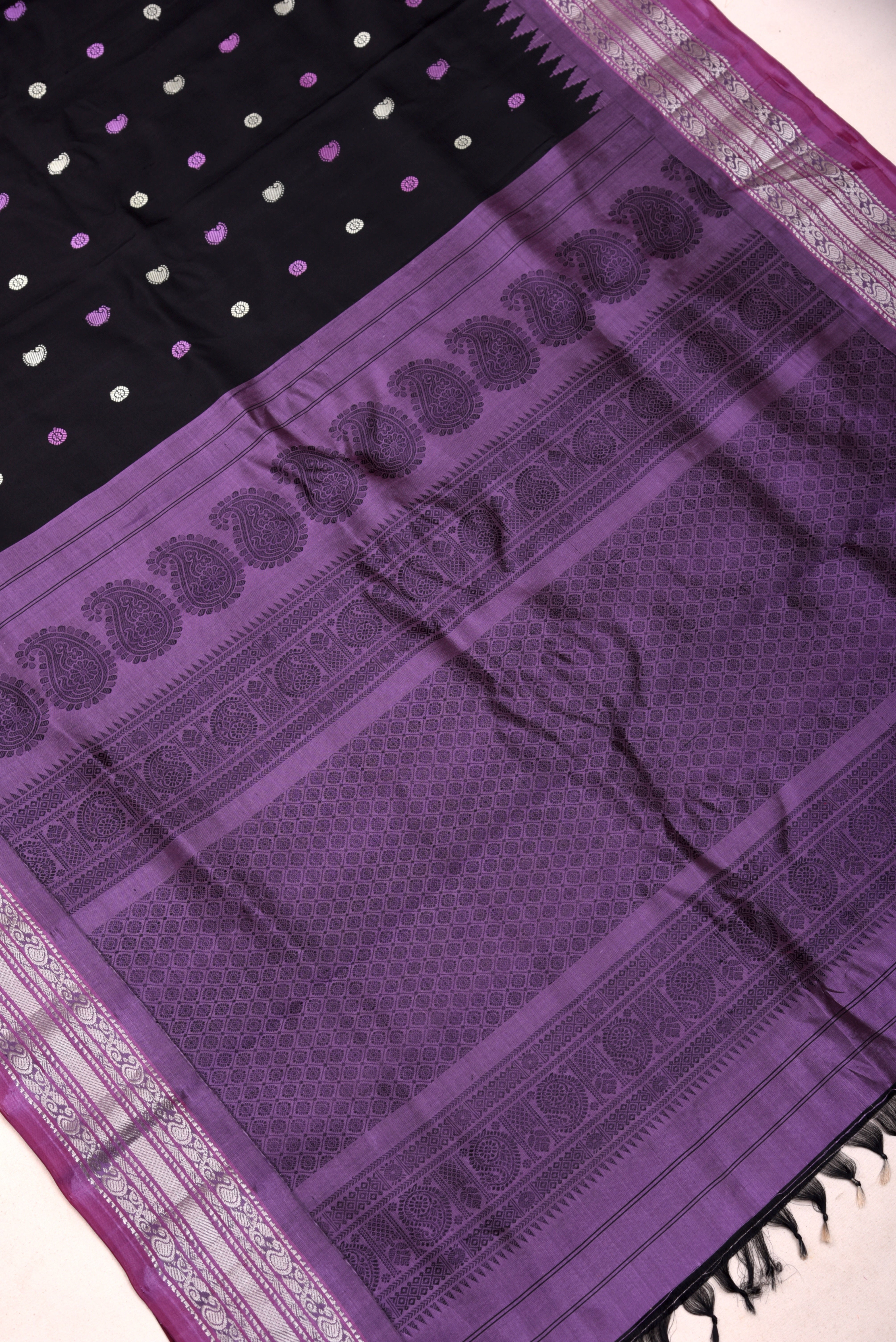 Kuttu Gadwal Pure Silk Handloom Saree