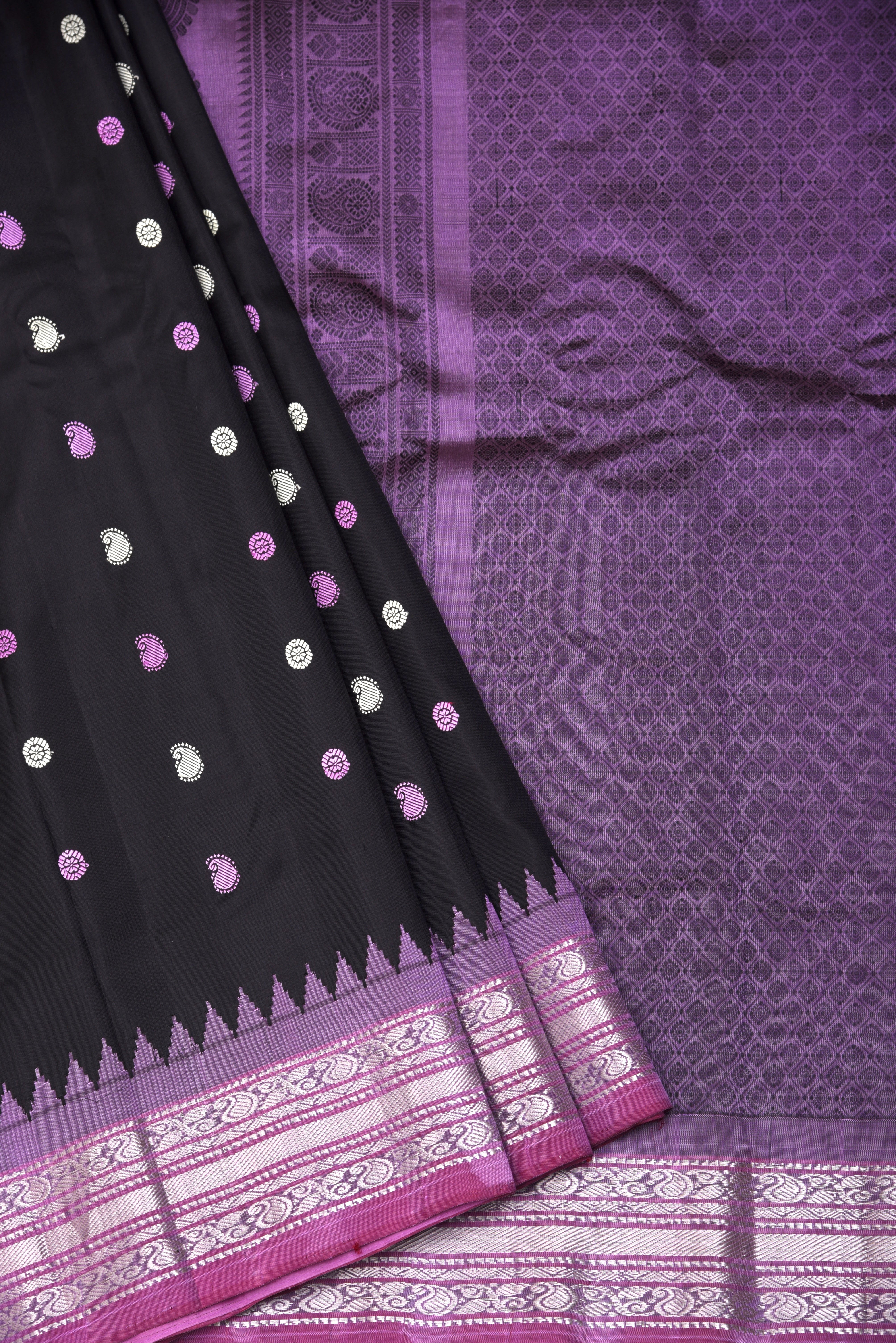 Kuttu Gadwal Pure Silk Handloom Saree