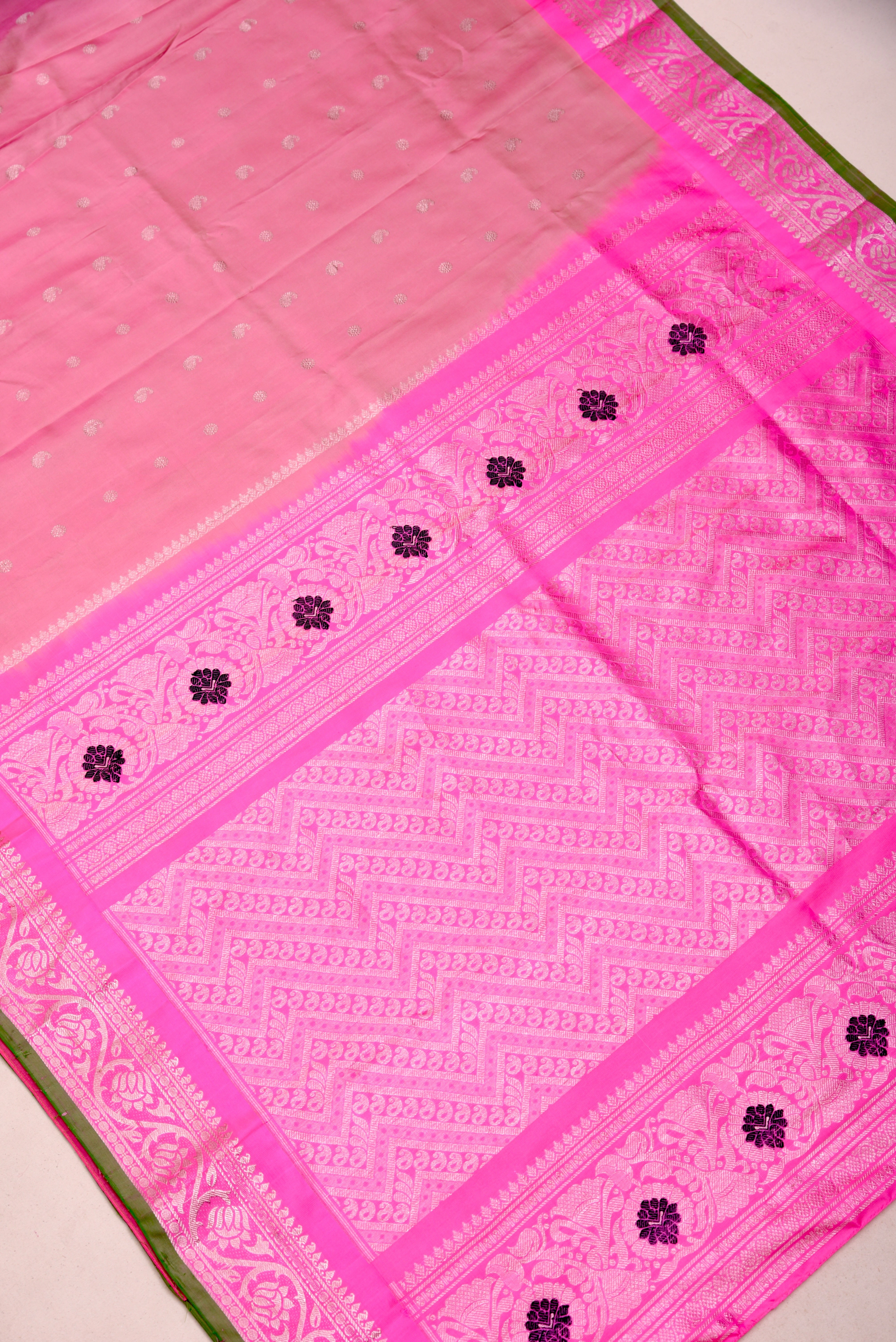 Kuttu Gadwal Pure Silk Handloom Saree