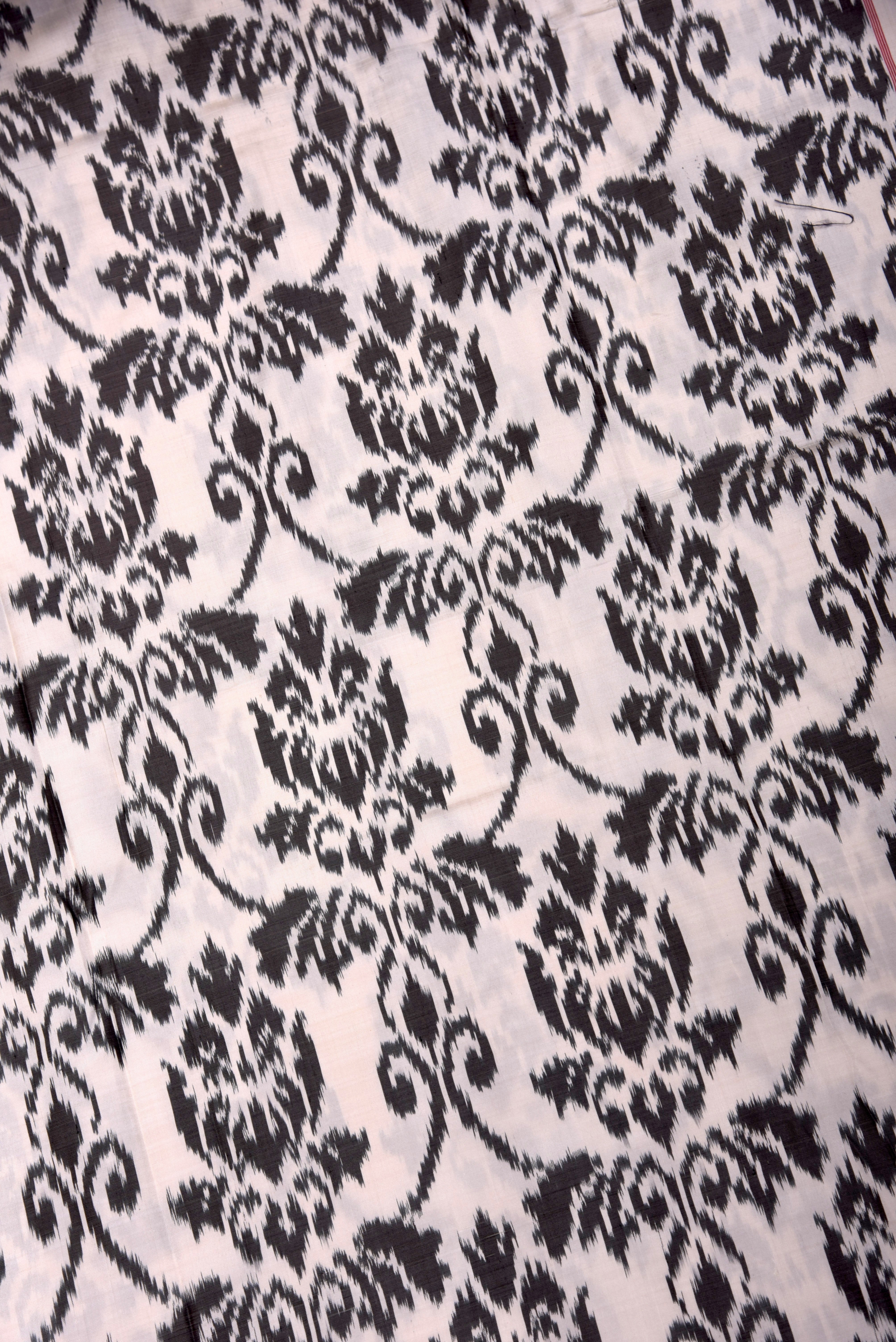 Pochumpalli Ikkat Pure Silk Handloom Saree