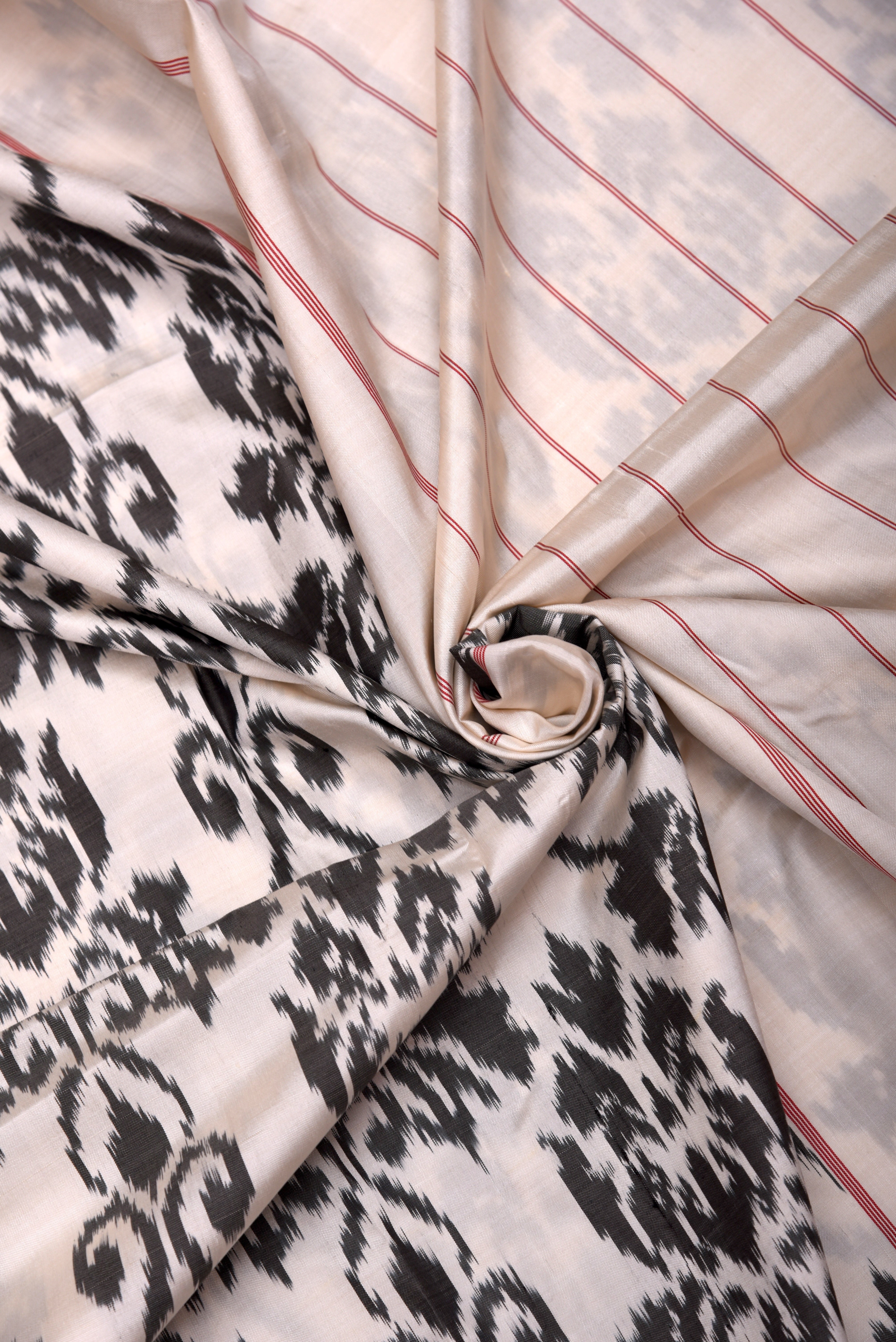 Pochumpalli Ikkat Pure Silk Handloom Saree