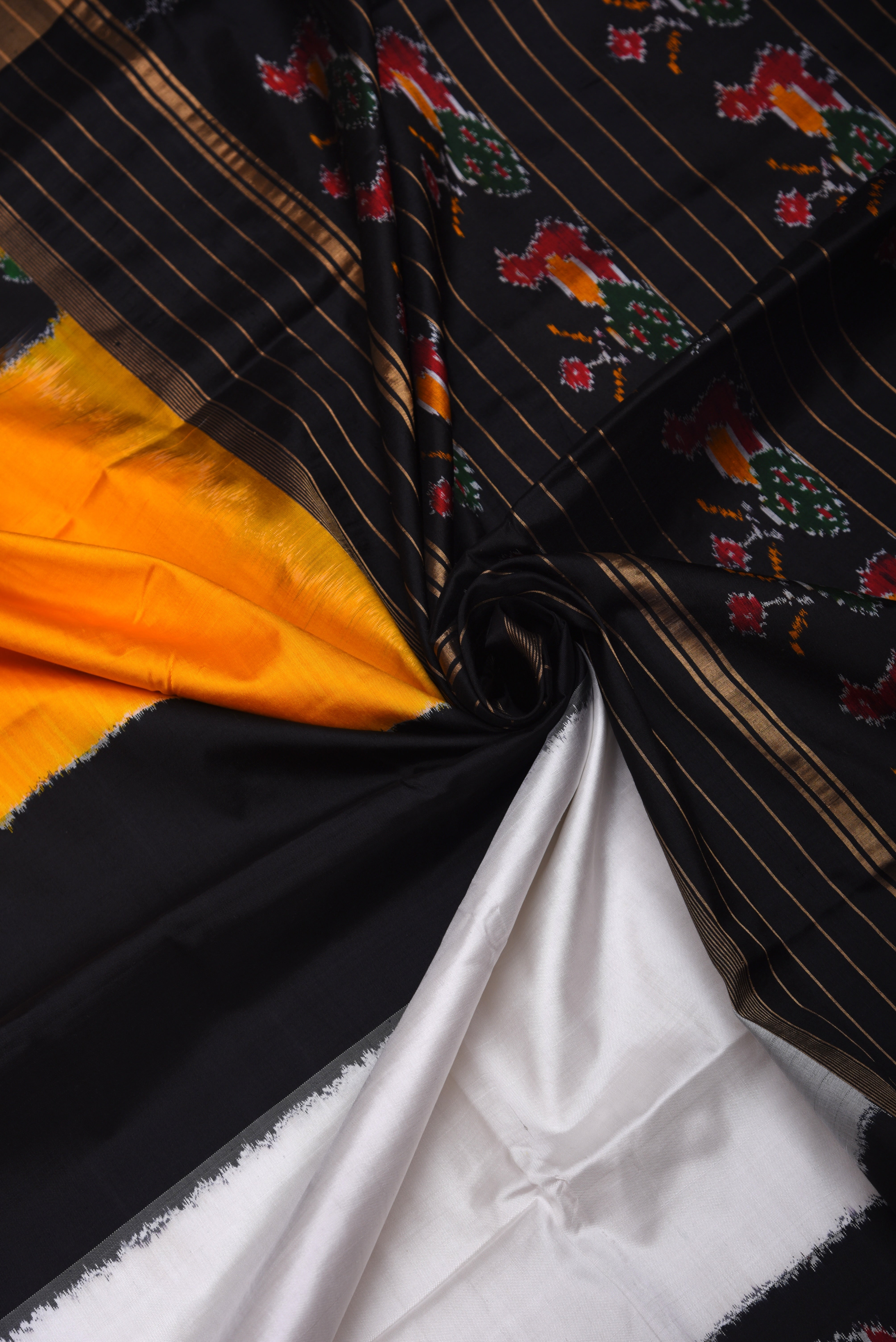 Pochumpalli Ikkat Pure Silk Handloom Saree