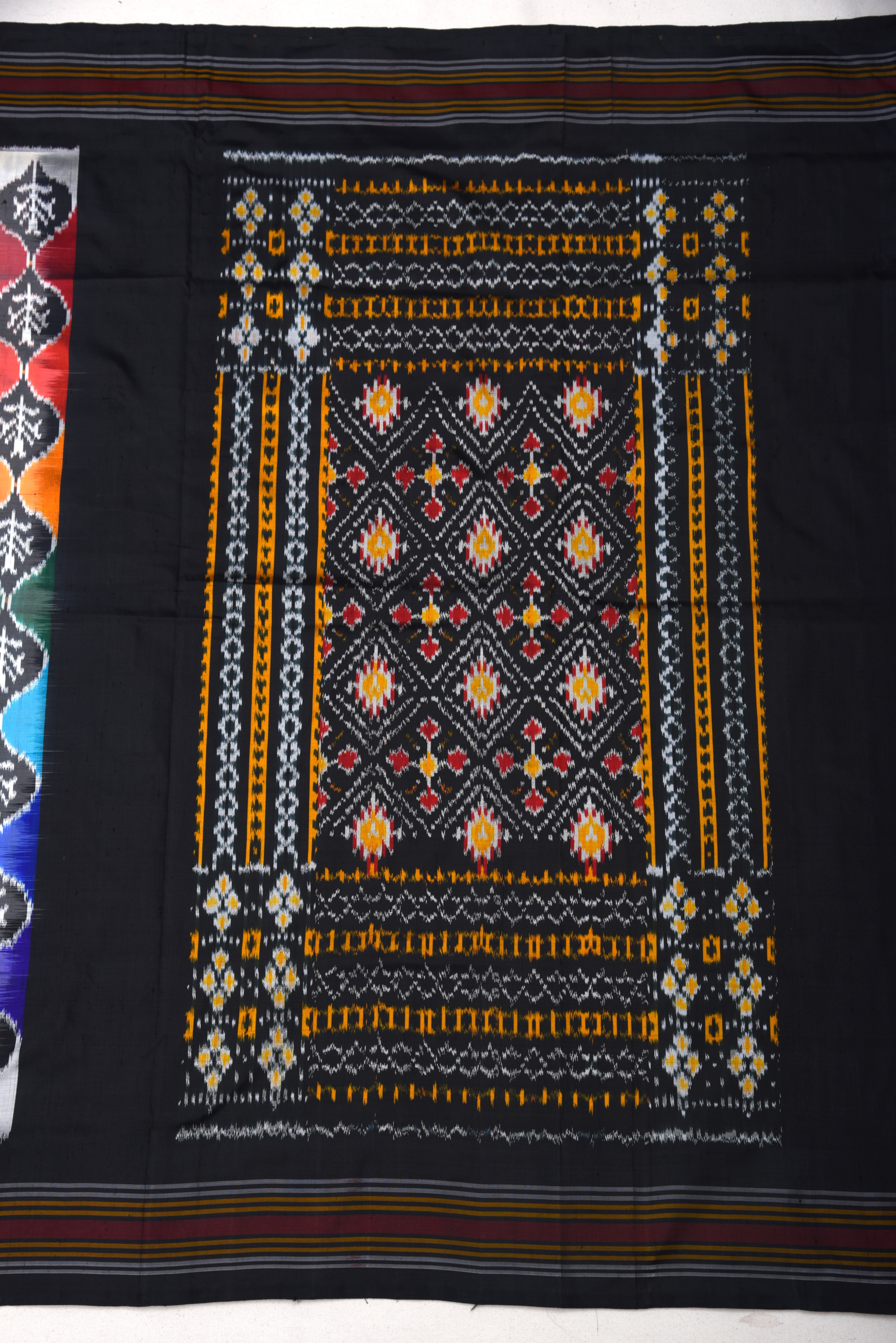 Pochumpalli Ikkat Pure Silk Handloom Saree