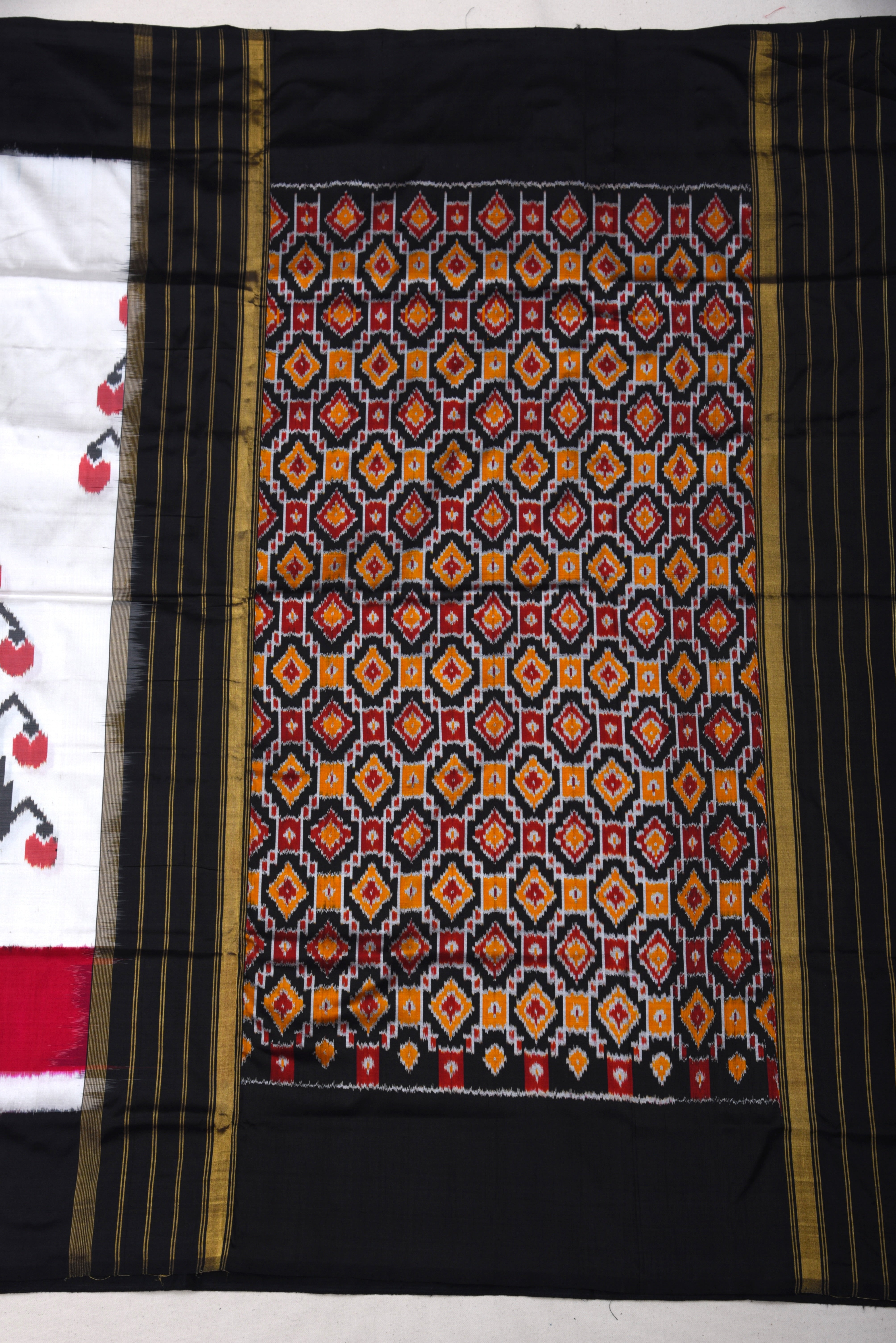 Pochumpalli Ikkat Pure Silk Handloom Saree