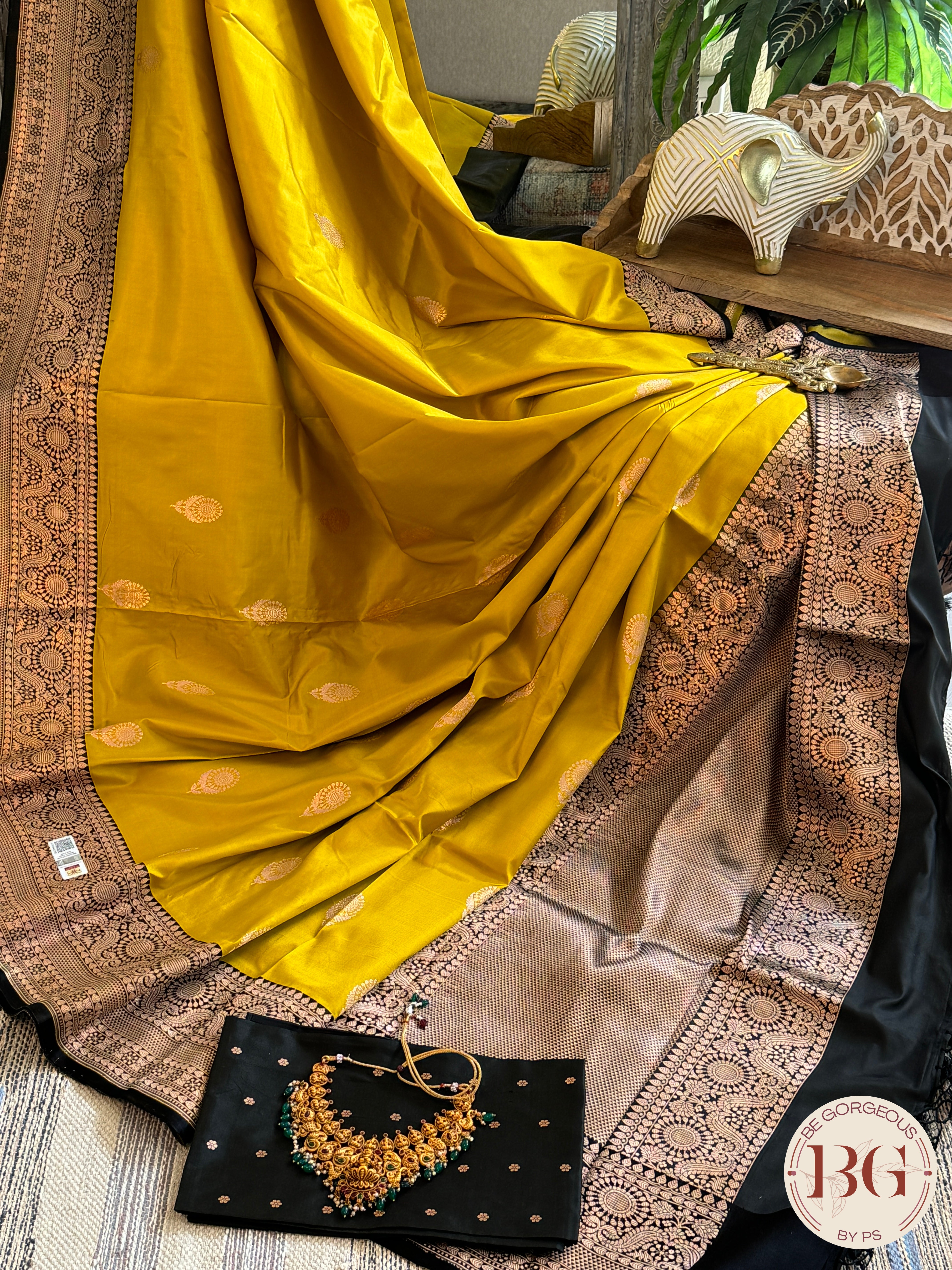 Pure Banarasi Handloom Katan Silk Kadhua Weaved Contrast Border Pallu Saree - Yellow Black
Silkmark certfiied