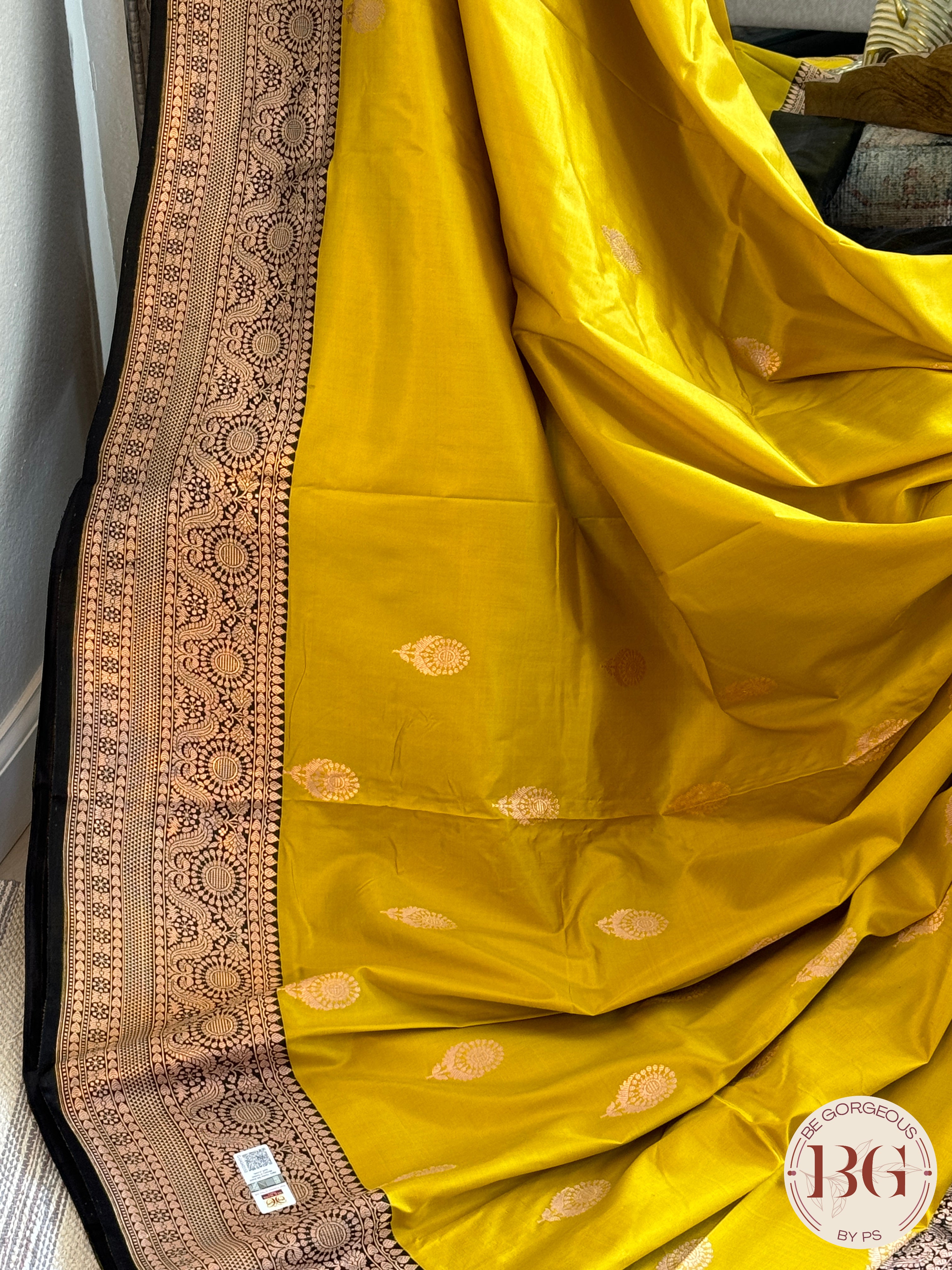 Pure Banarasi Handloom Katan Silk Kadhua Weaved Contrast Border Pallu Saree - Yellow Black
Silkmark certfiied