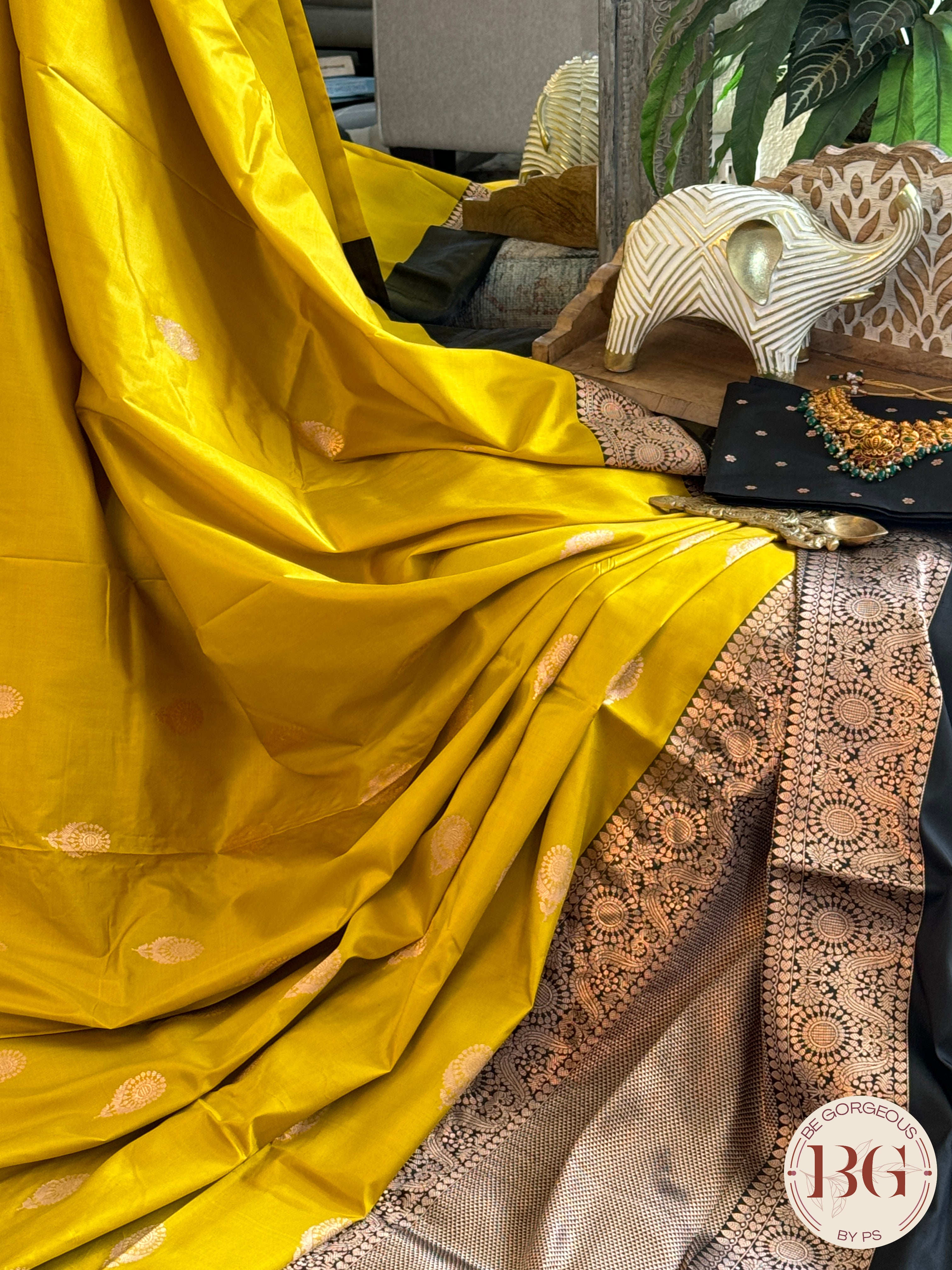 Pure Banarasi Handloom Katan Silk Kadhua Weaved Contrast Border Pallu Saree - Yellow Black
Silkmark certfiied