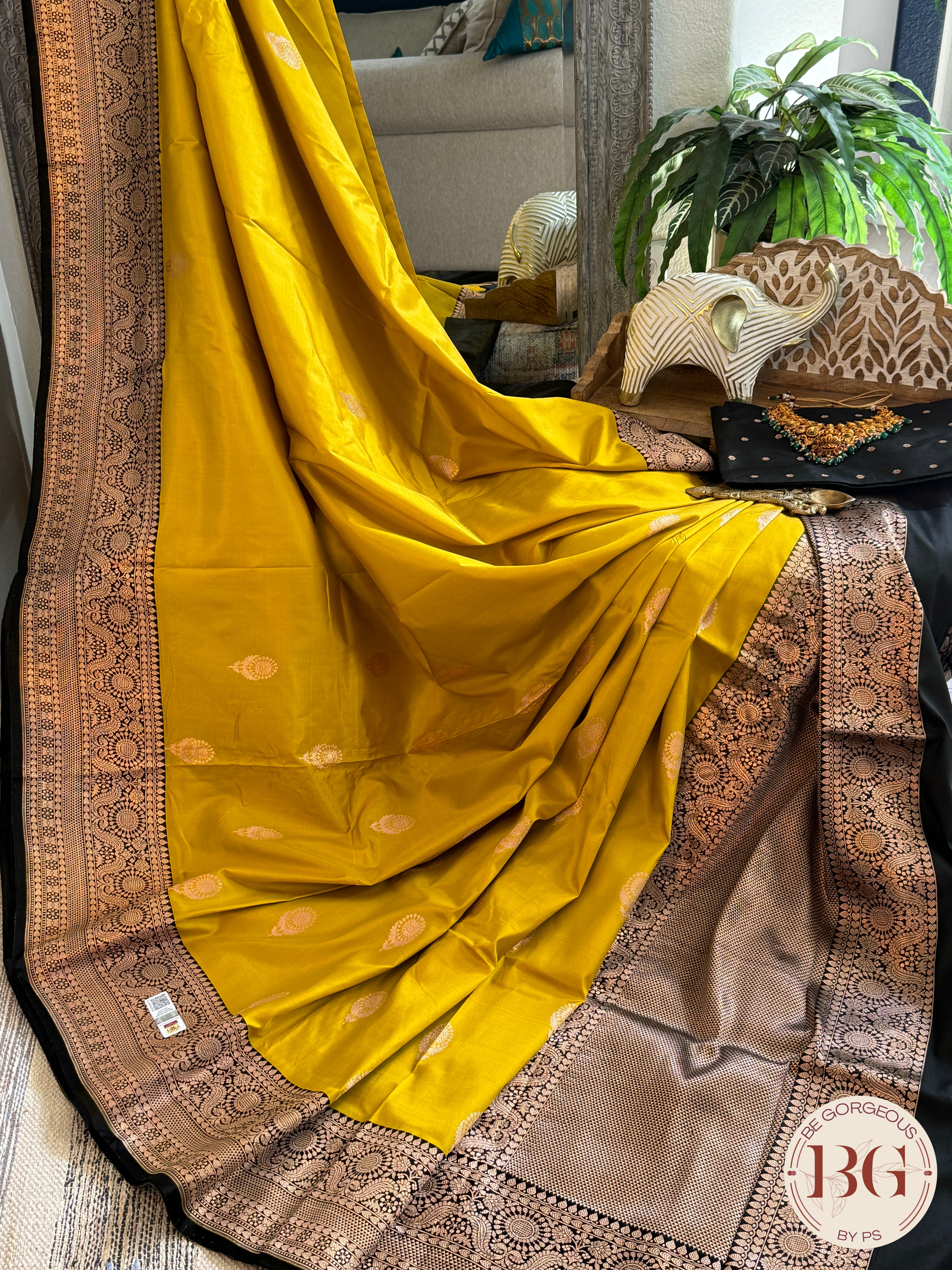 Pure Banarasi Handloom Katan Silk Kadhua Weaved Contrast Border Pallu Saree - Yellow Black
Silkmark certfiied