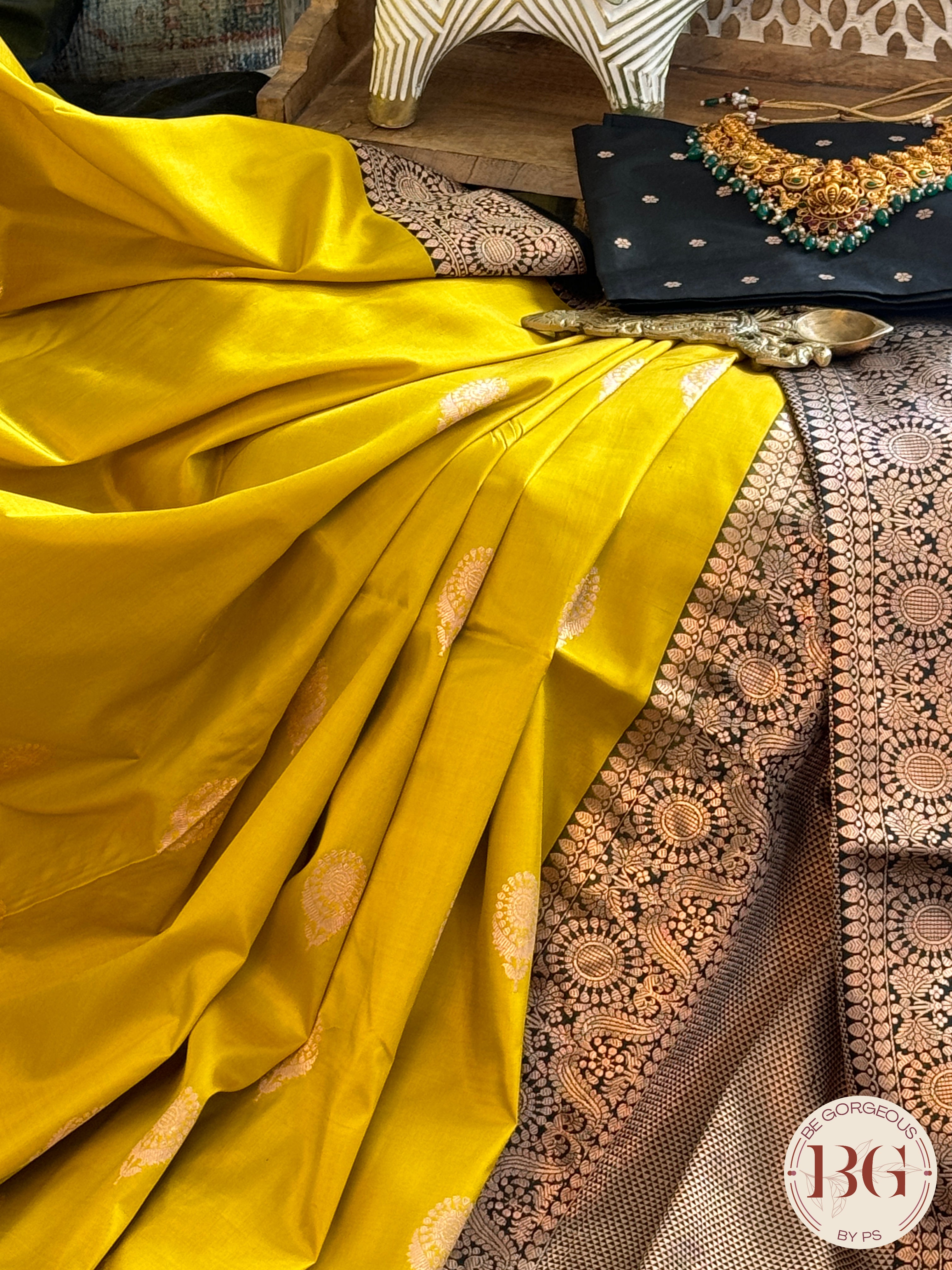 Pure Banarasi Handloom Katan Silk Kadhua Weaved Contrast Border Pallu Saree - Yellow Black
Silkmark certfiied