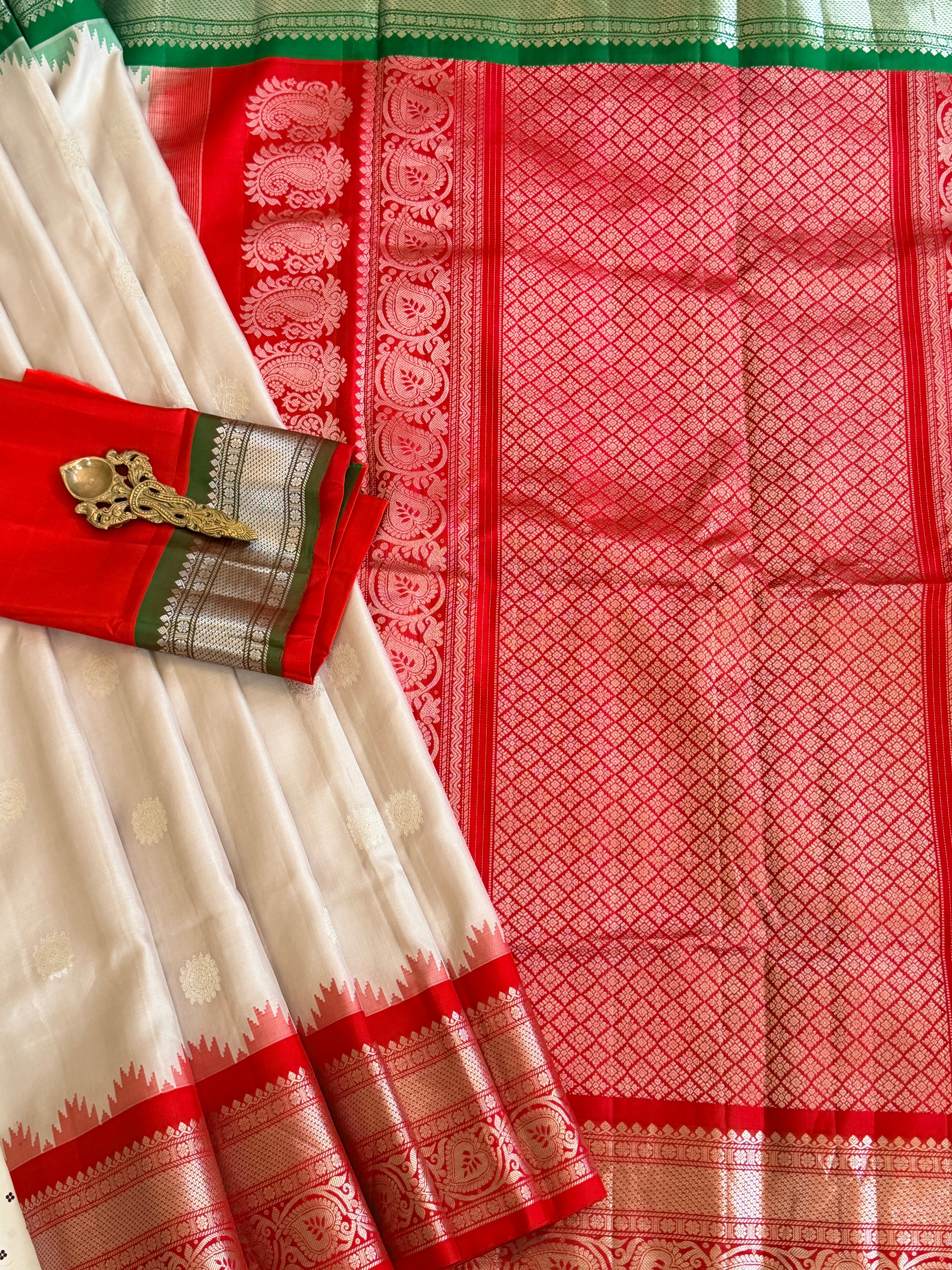 Kuttu Gadwal Pure Silk Handloom Saree