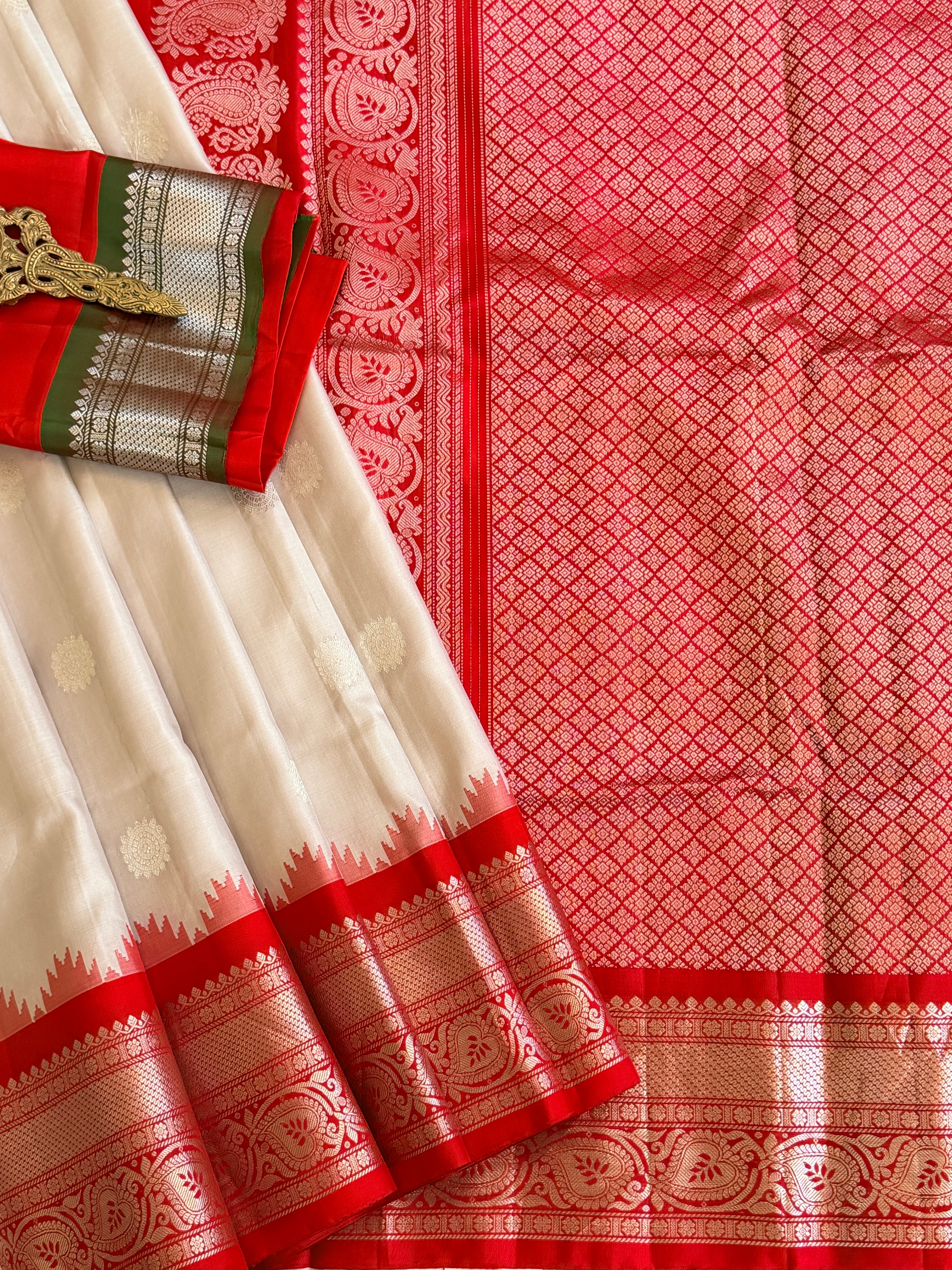 Kuttu Gadwal Pure Silk Handloom Saree
