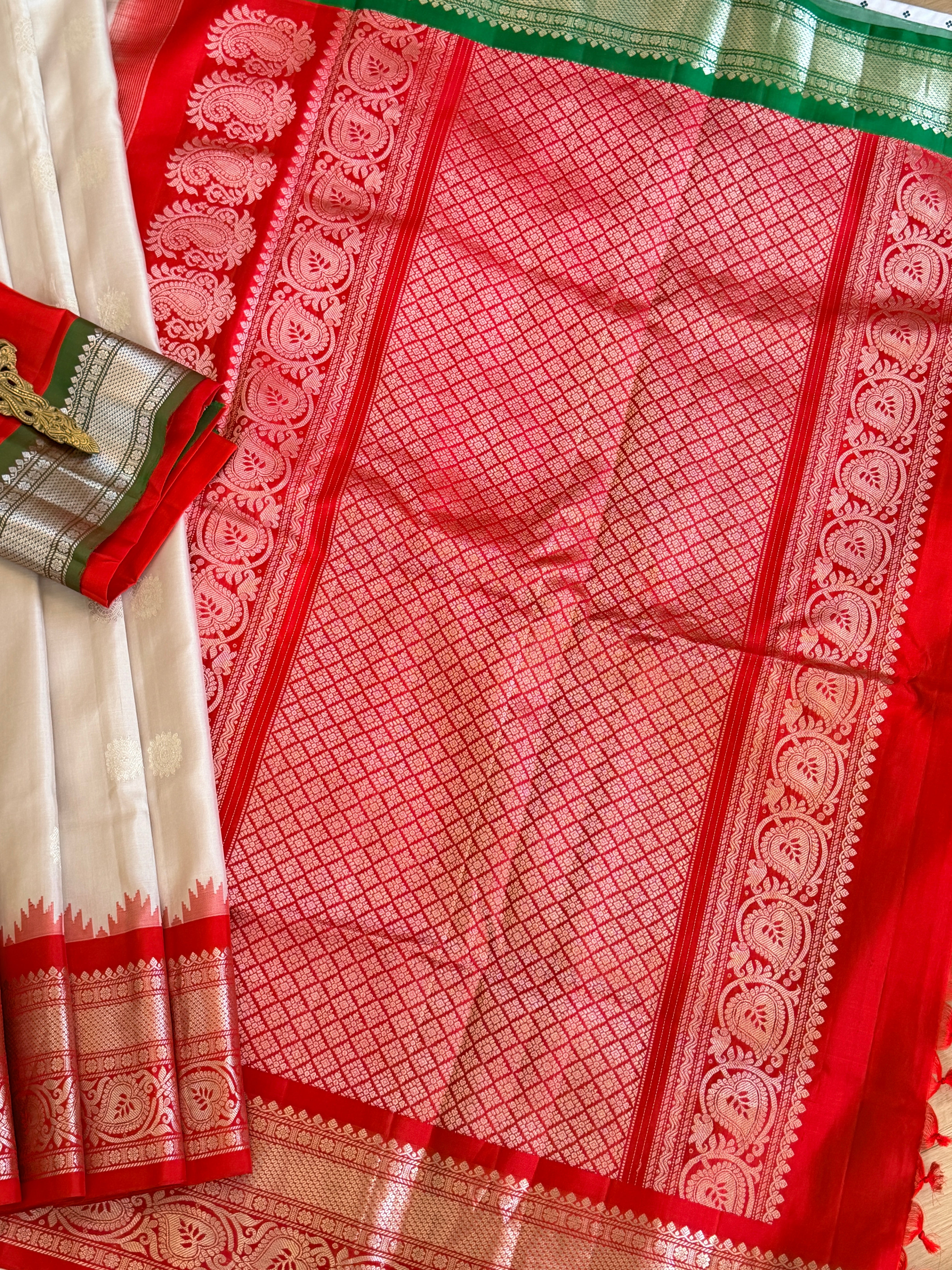Kuttu Gadwal Pure Silk Handloom Saree