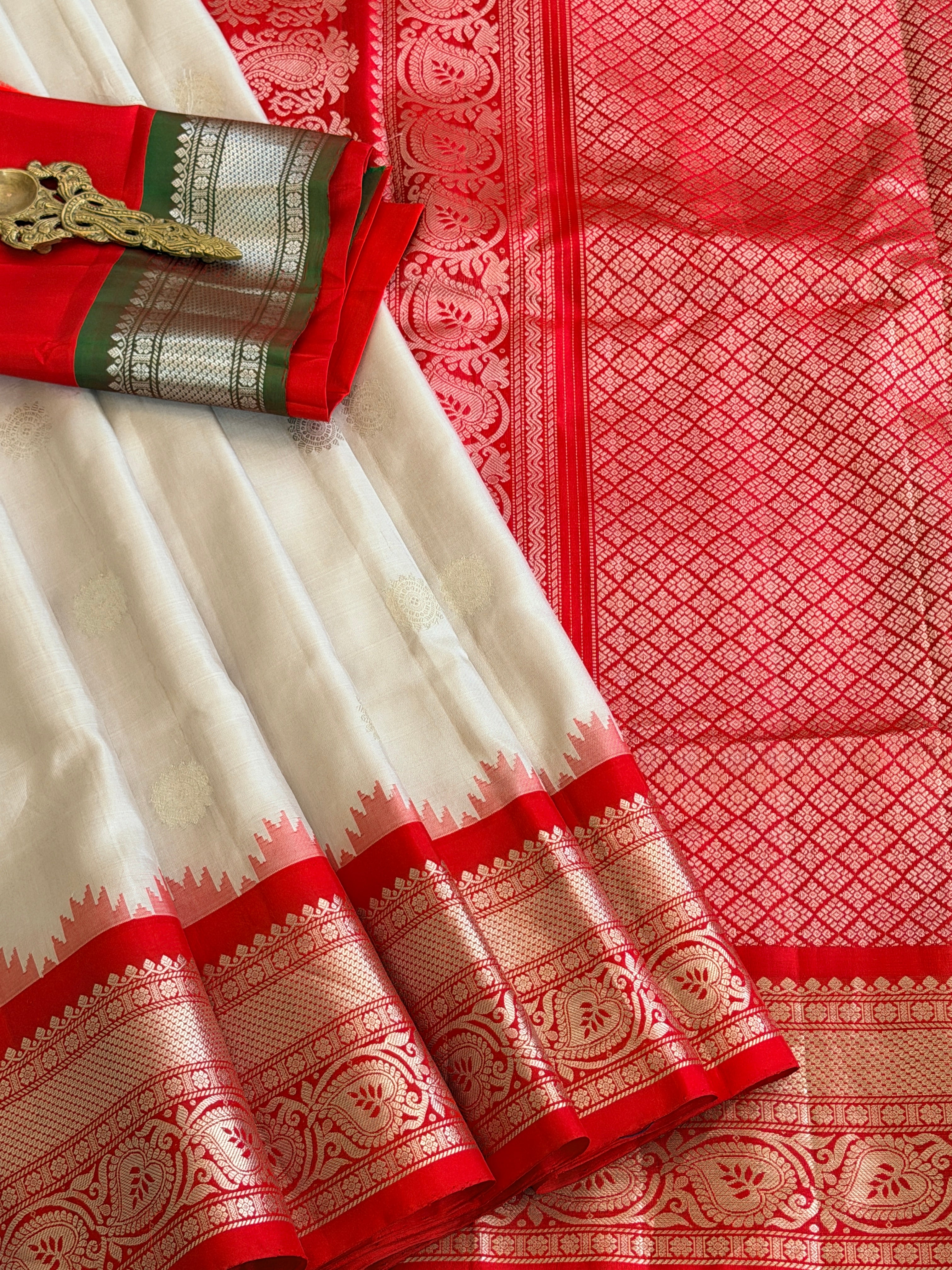 Kuttu Gadwal Pure Silk Handloom Saree