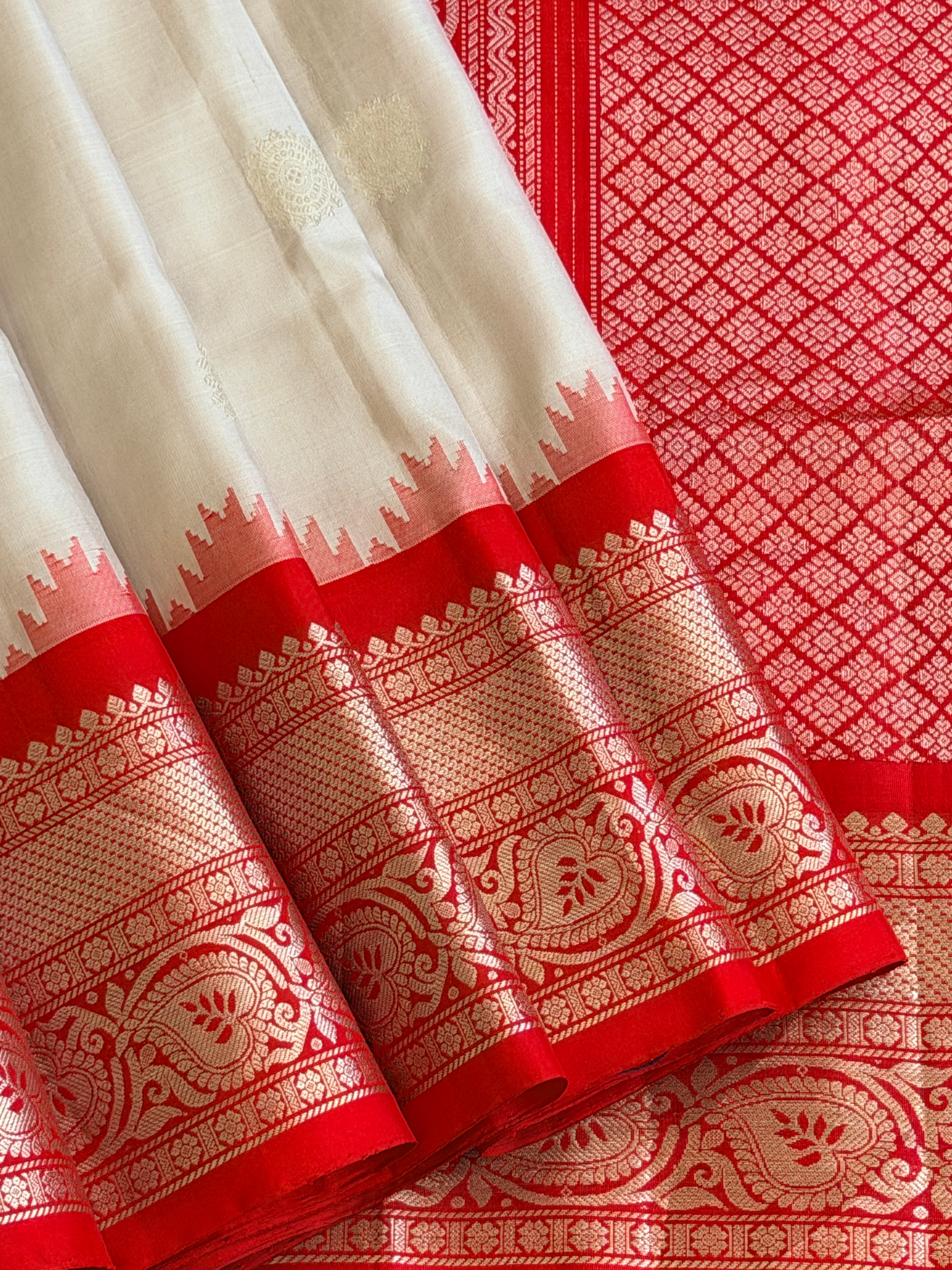 Kuttu Gadwal Pure Silk Handloom Saree