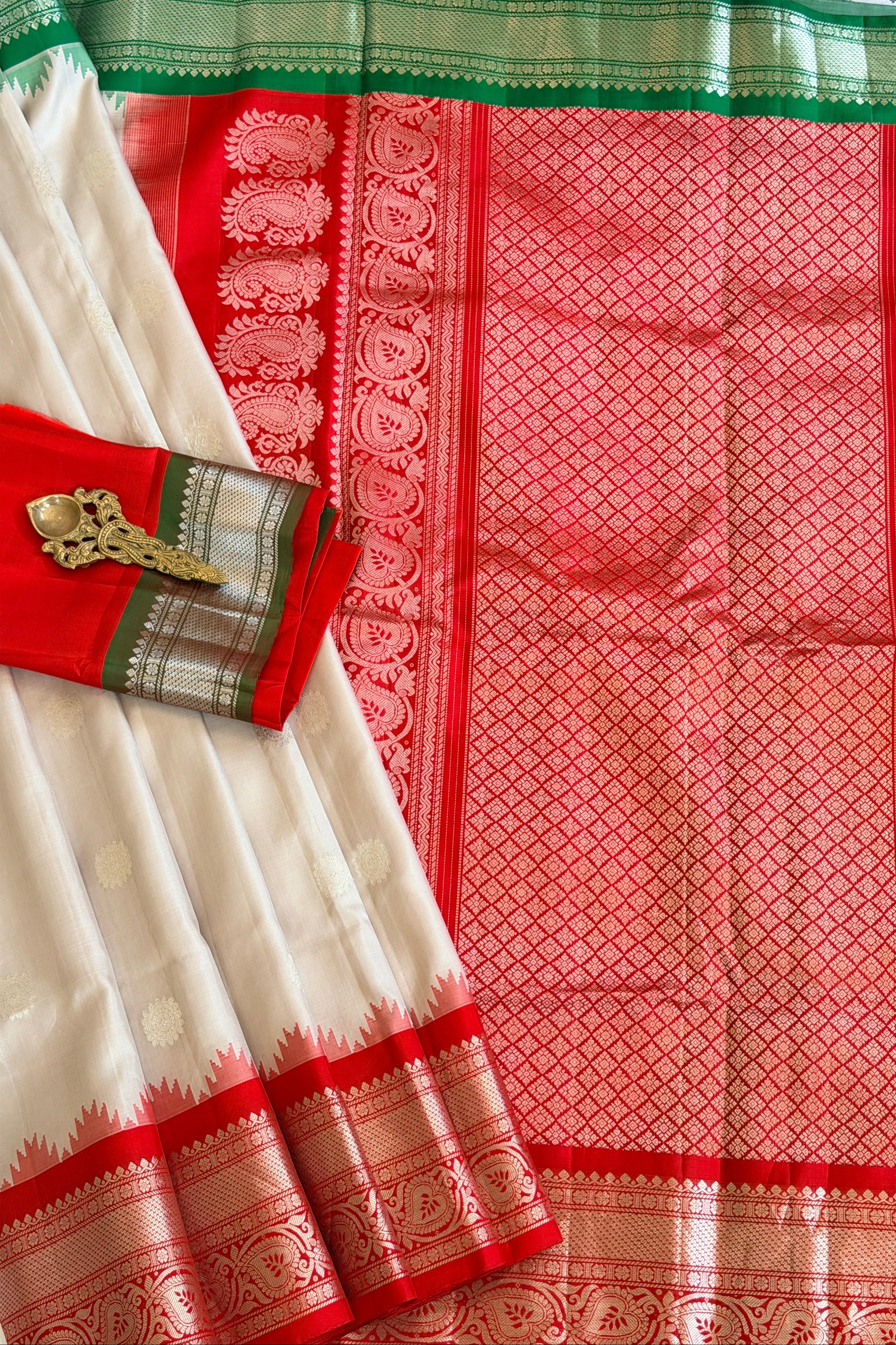 Kuttu Gadwal Pure Silk Handloom Saree