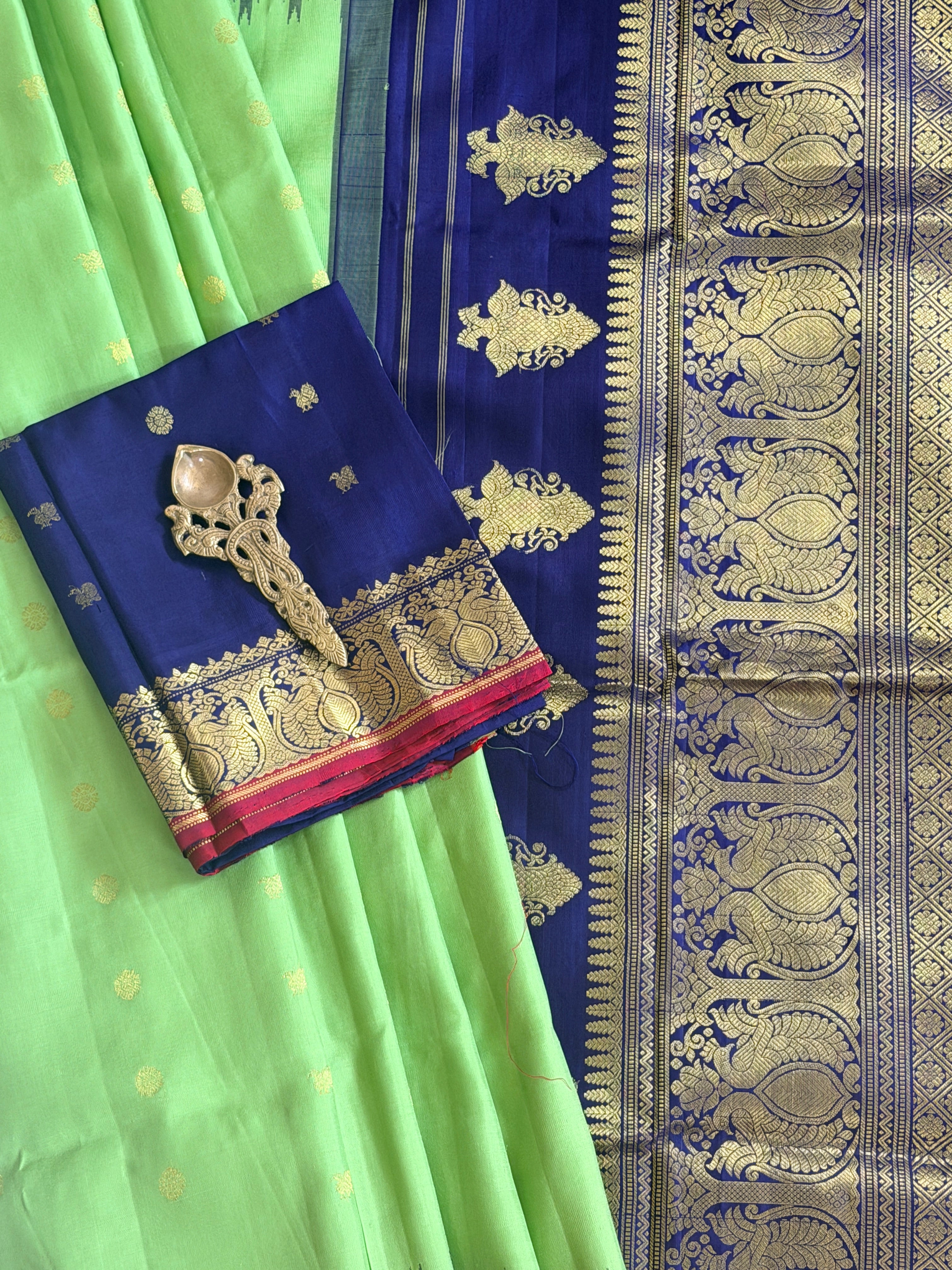 Kuttu Gadwal Pure Silk Handloom Saree