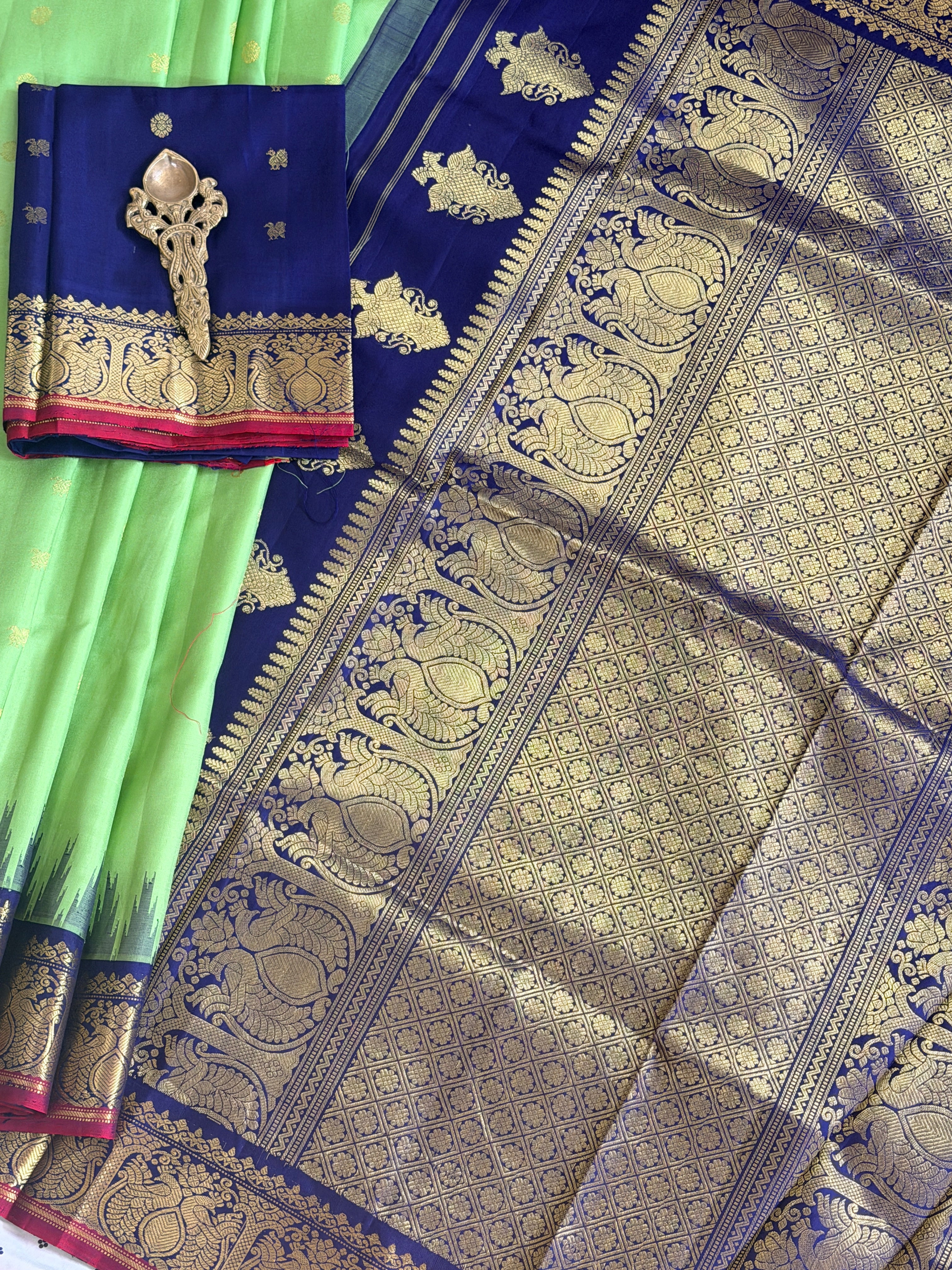Kuttu Gadwal Pure Silk Handloom Saree