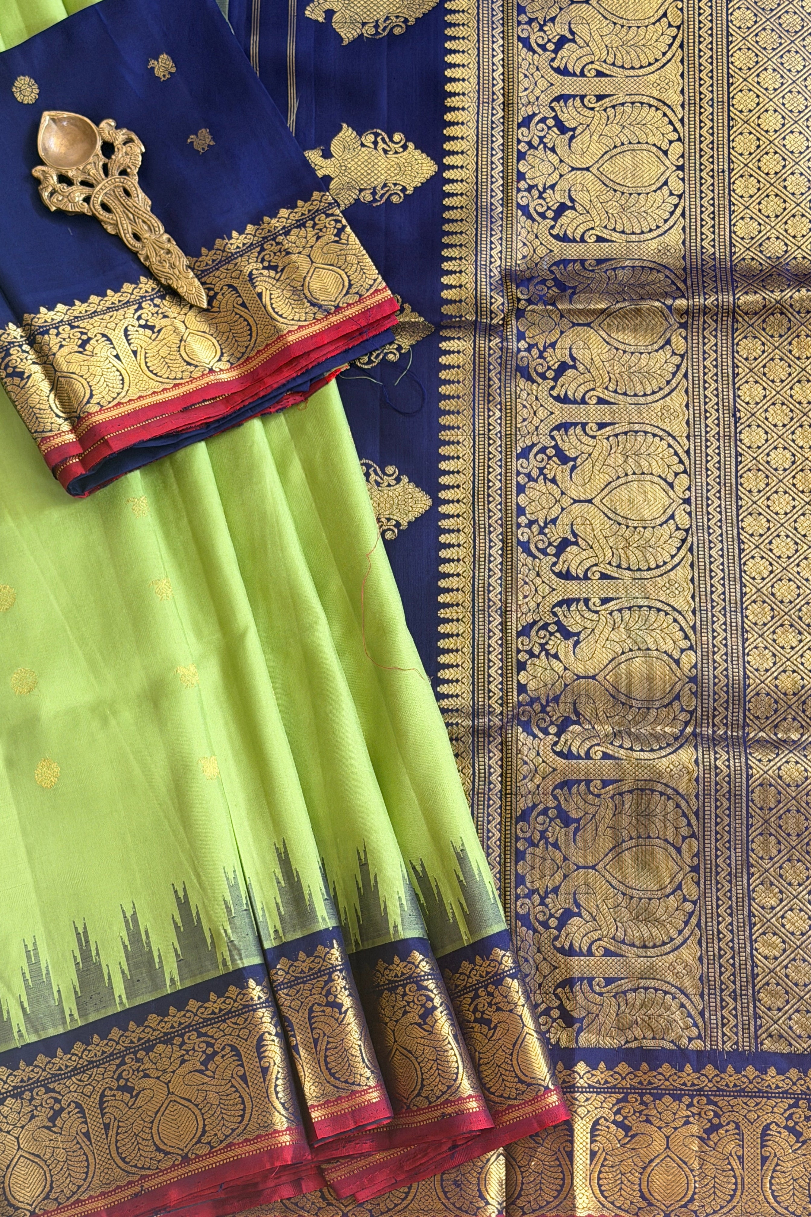 Kuttu Gadwal Pure Silk Handloom Saree