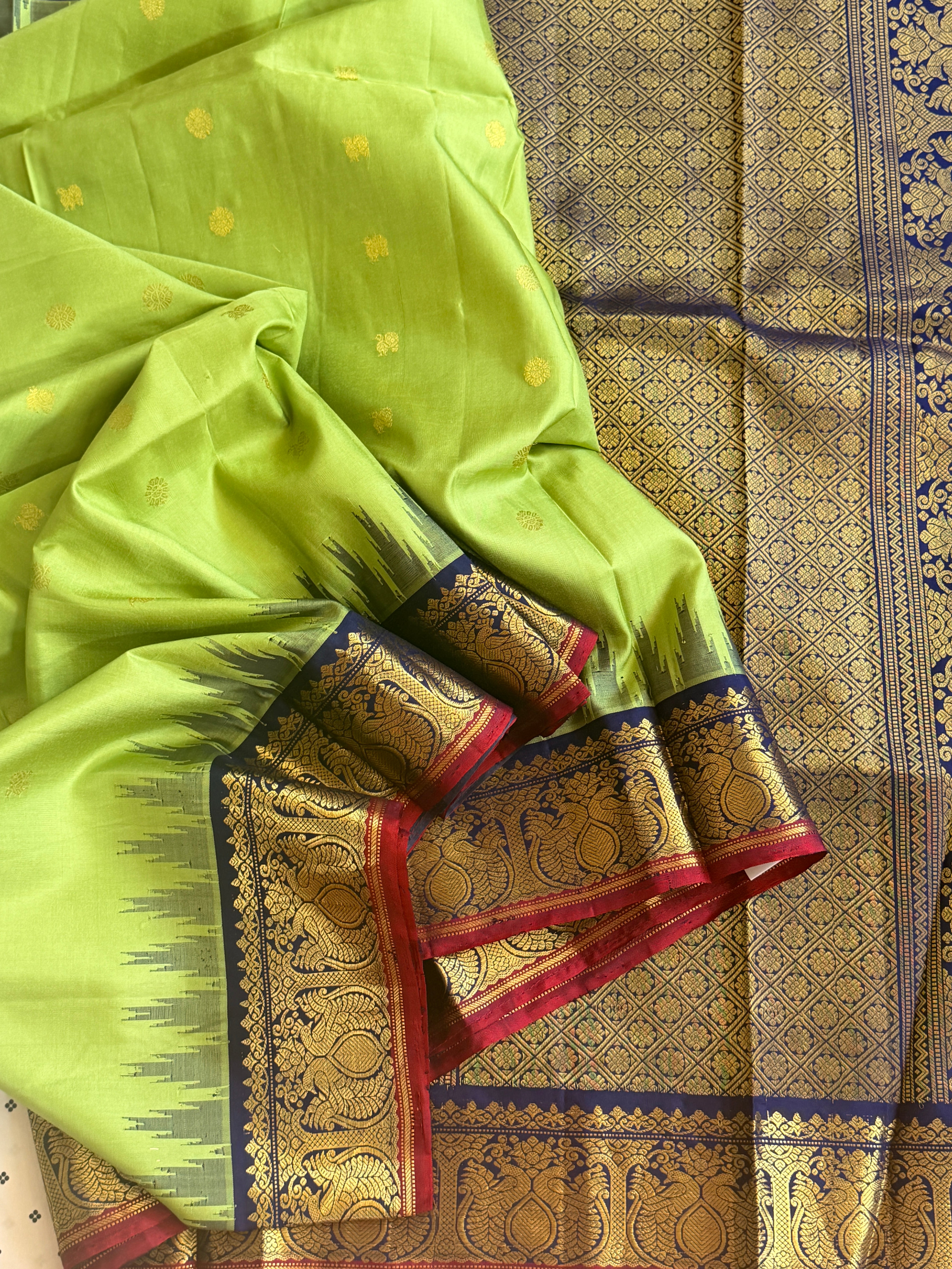 Kuttu Gadwal Pure Silk Handloom Saree