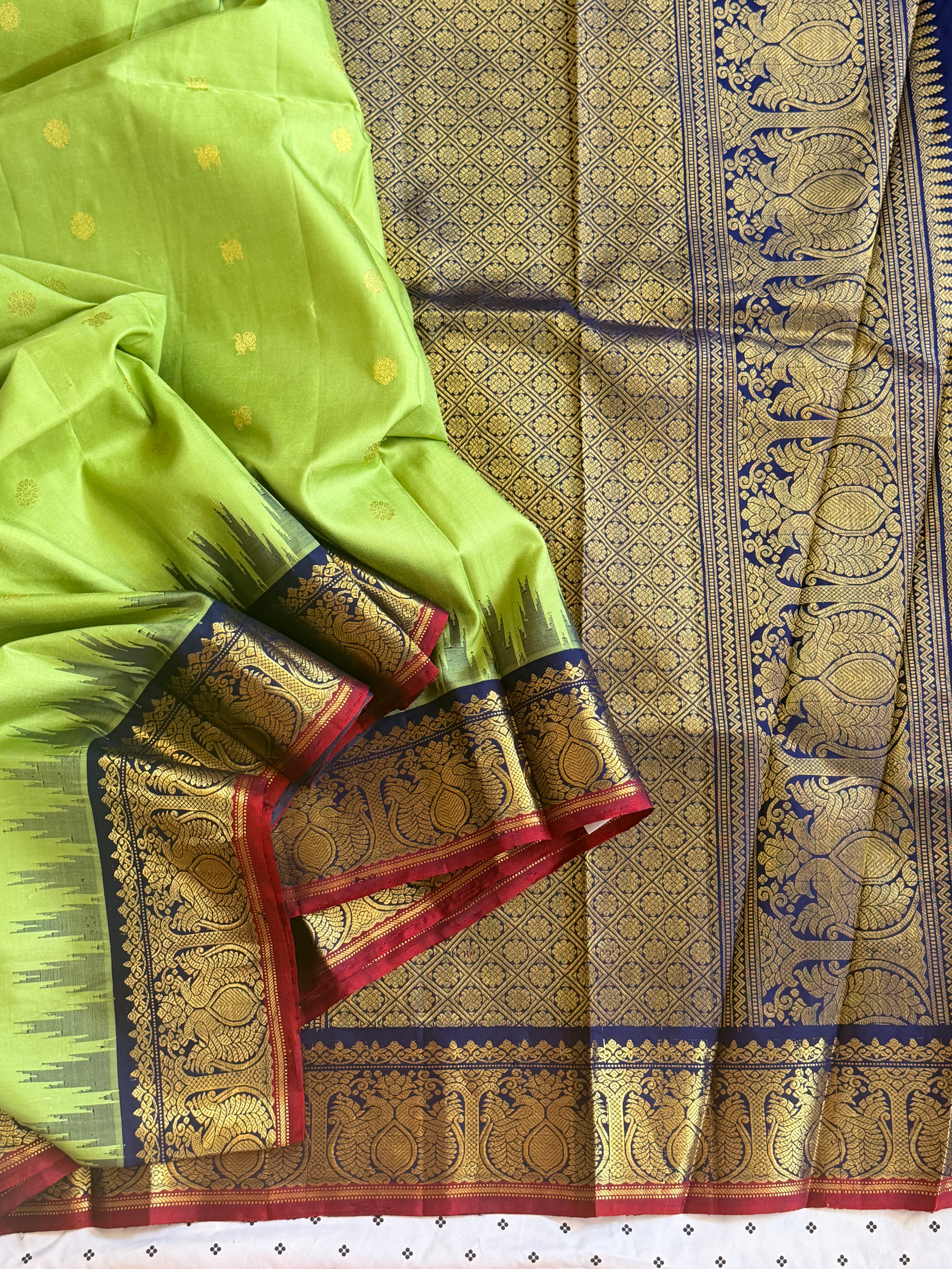 Kuttu Gadwal Pure Silk Handloom Saree