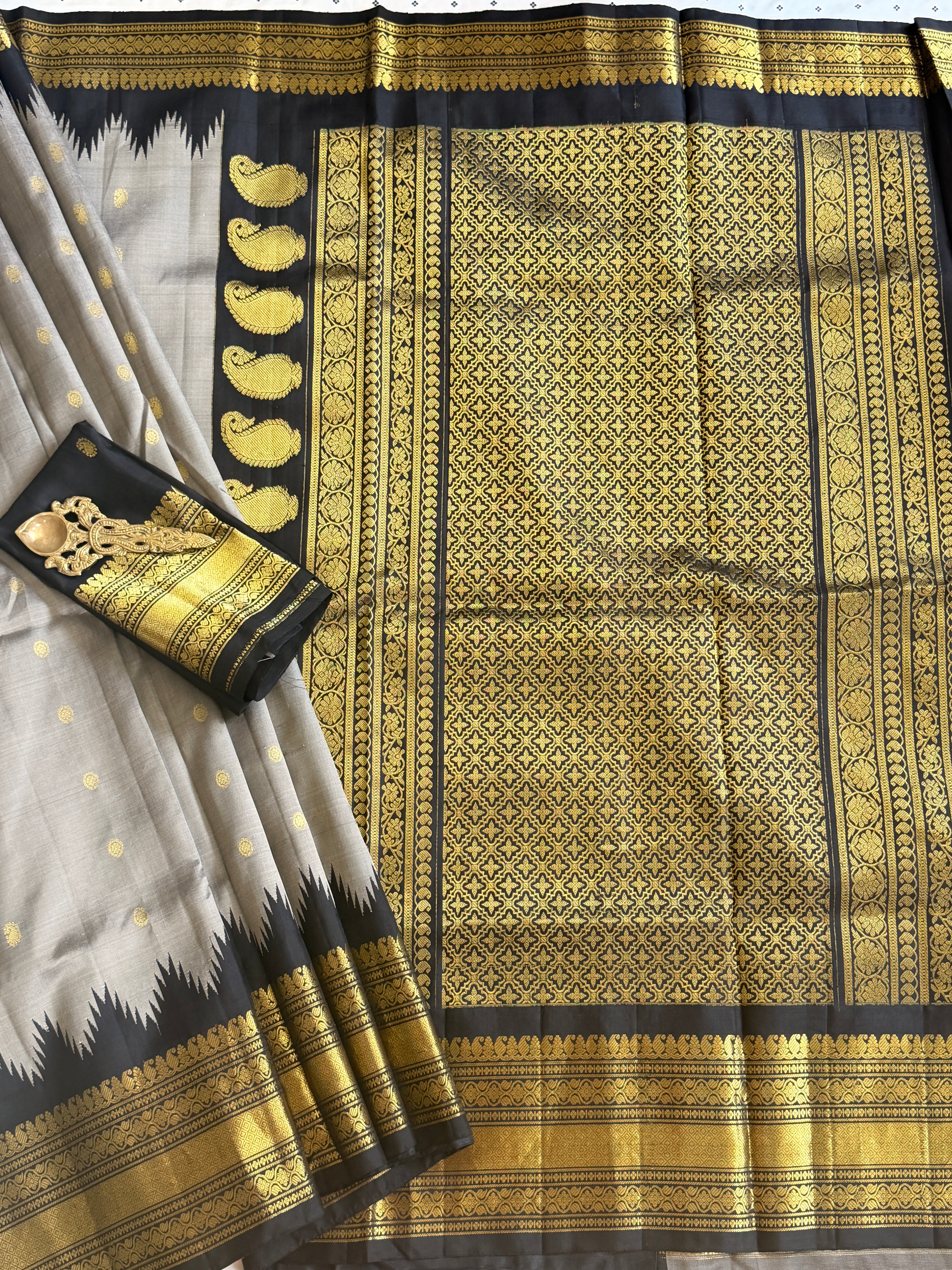Kuttu Gadwal Pure Silk Handloom Saree
