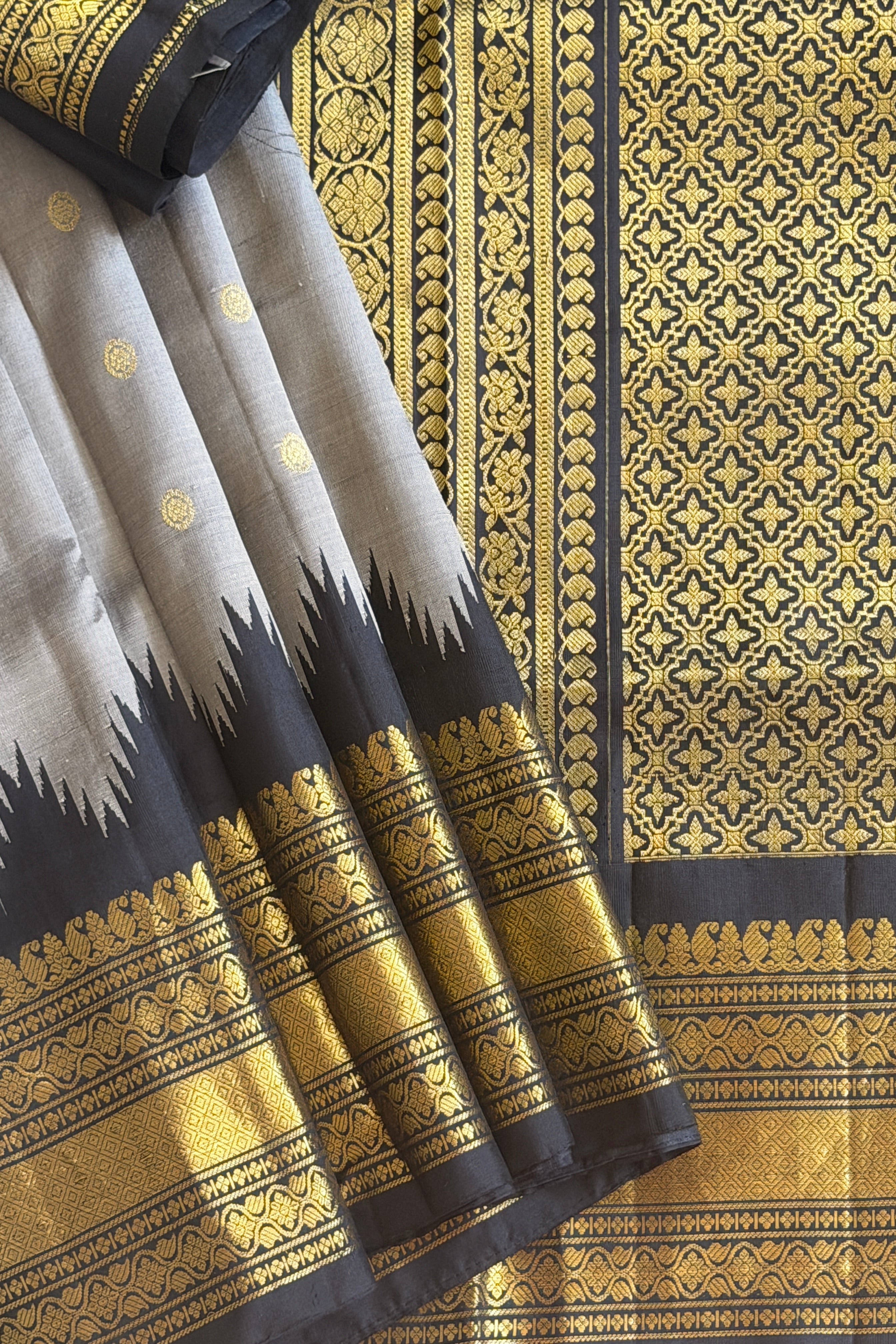 Kuttu Gadwal Pure Silk Handloom Saree