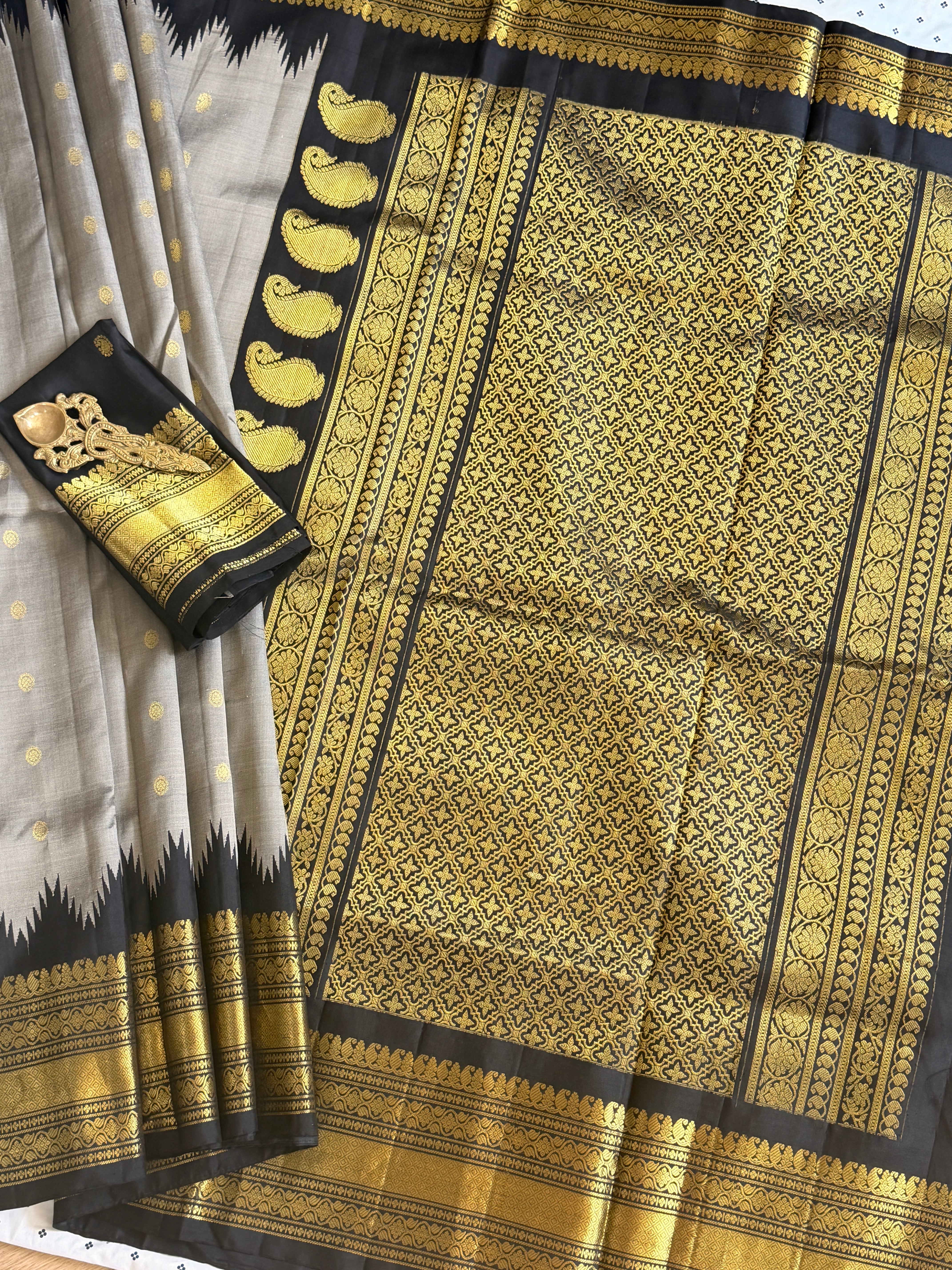 Kuttu Gadwal Pure Silk Handloom Saree