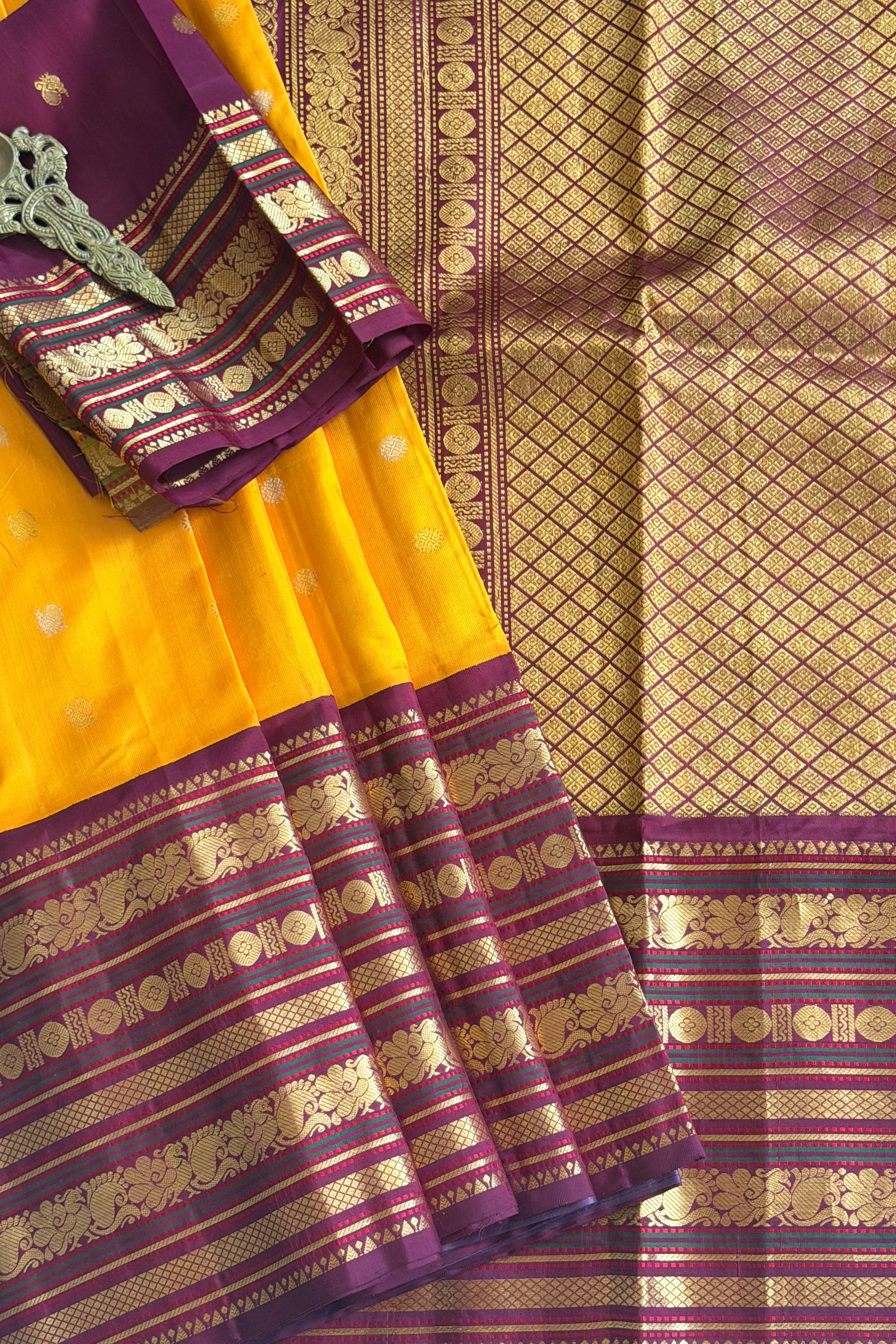 Kuttu Gadwal Pure Silk Handloom Saree