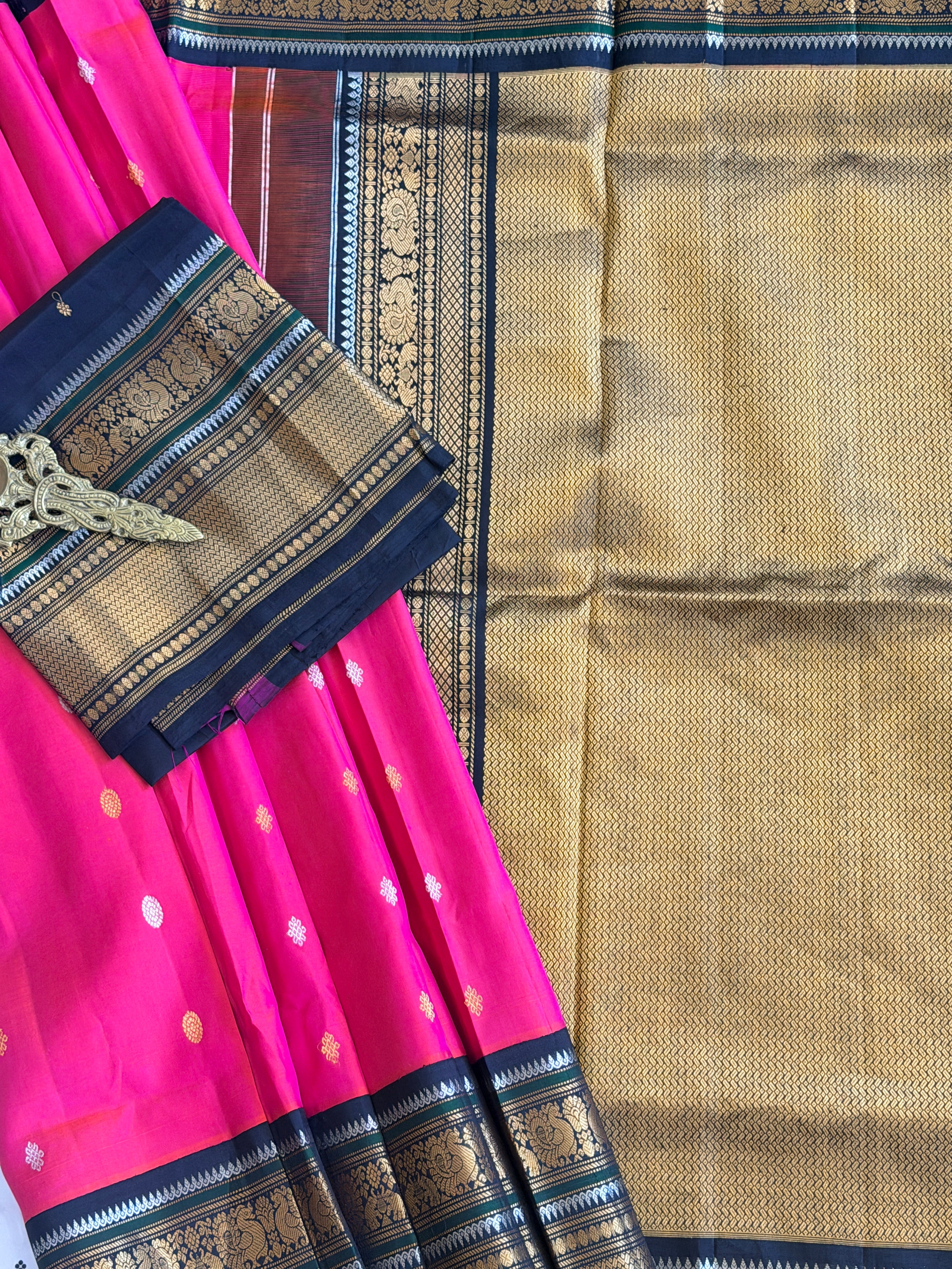 Kuttu Gadwal Pure Silk Handloom Saree