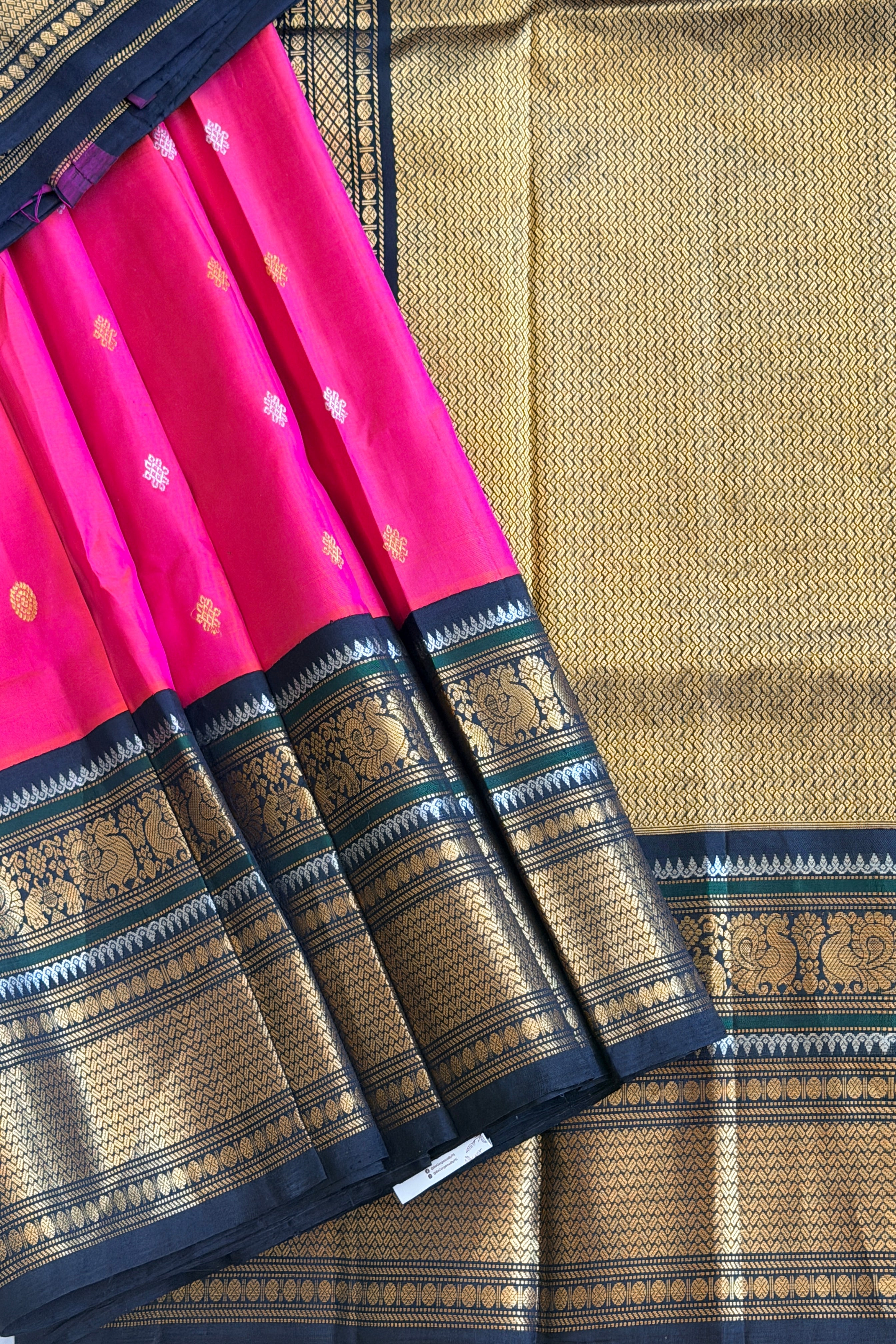 Kuttu Gadwal Pure Silk Handloom Saree