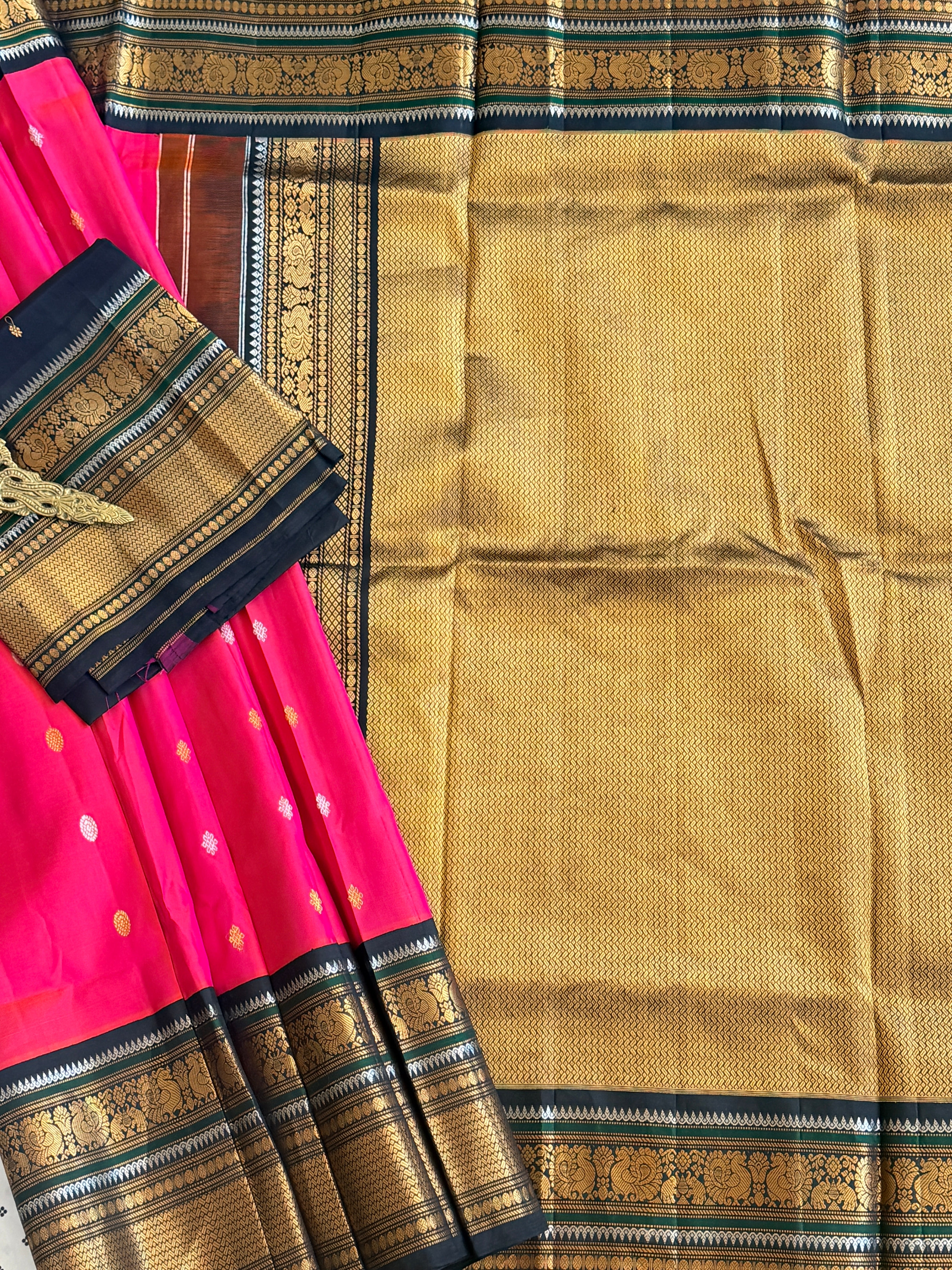 Kuttu Gadwal Pure Silk Handloom Saree
