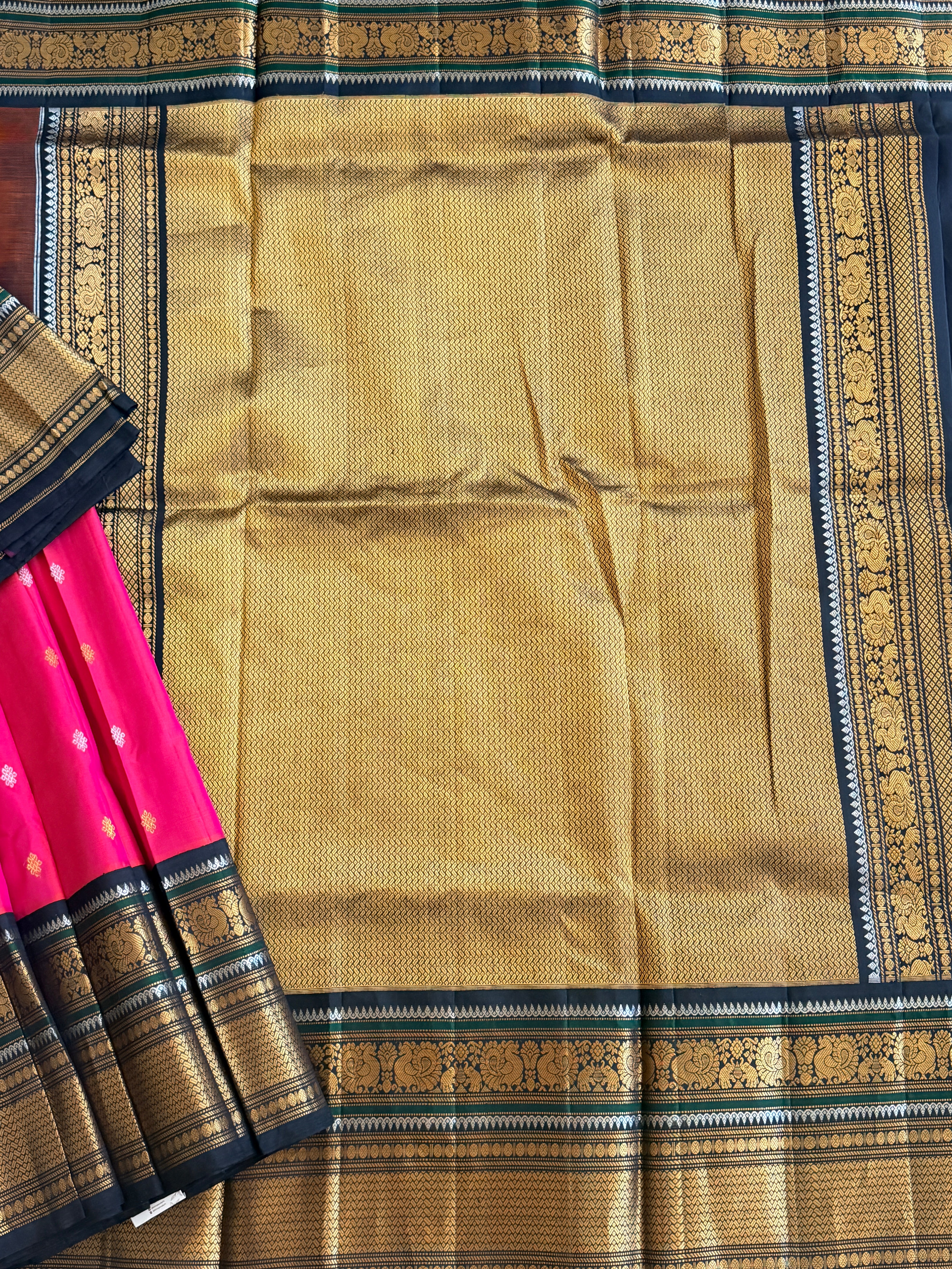 Kuttu Gadwal Pure Silk Handloom Saree