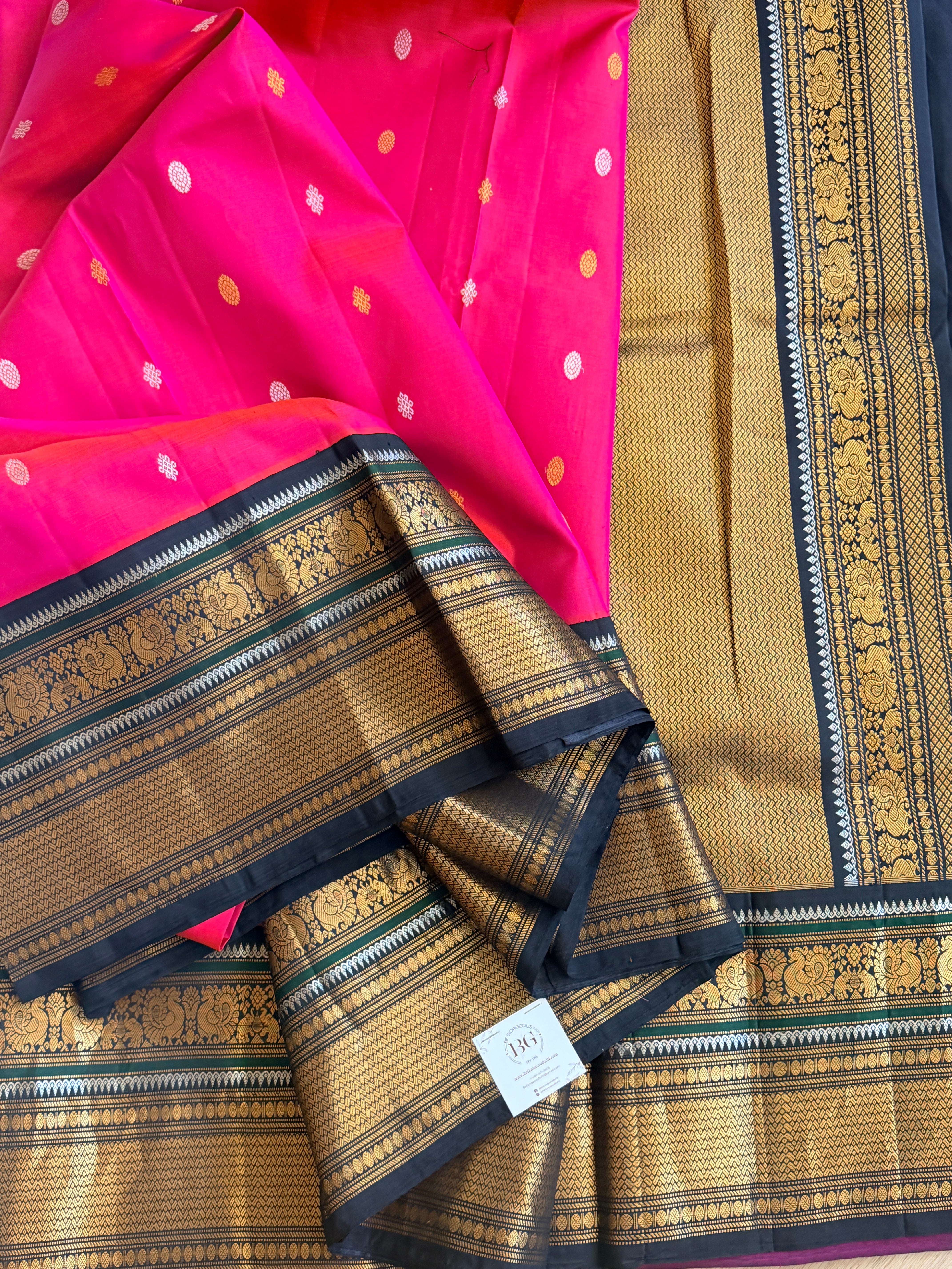 Kuttu Gadwal Pure Silk Handloom Saree
