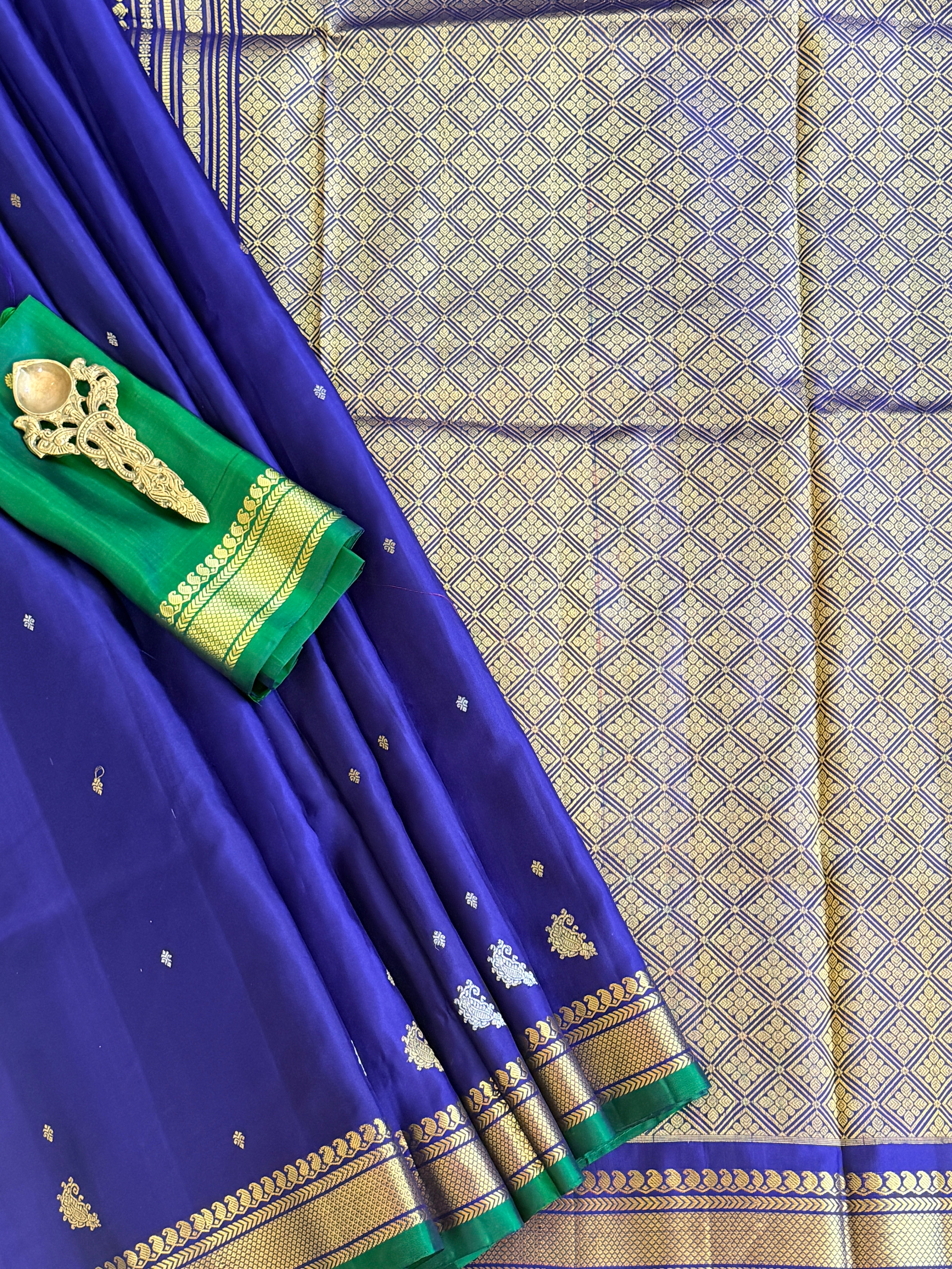 Kuttu Gadwal Pure Silk Handloom Saree