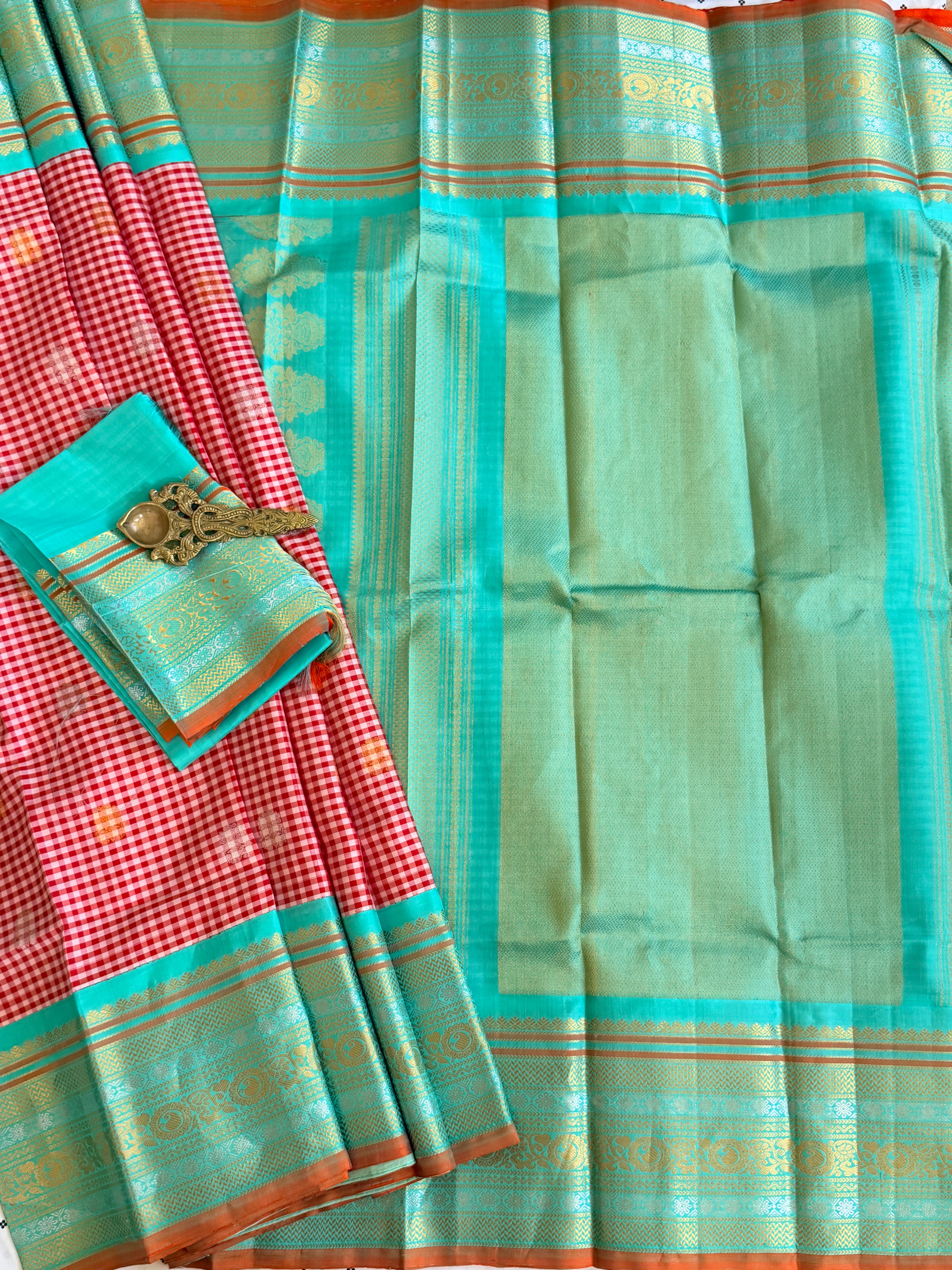 Kuttu Gadwal Pure Silk Handloom Saree