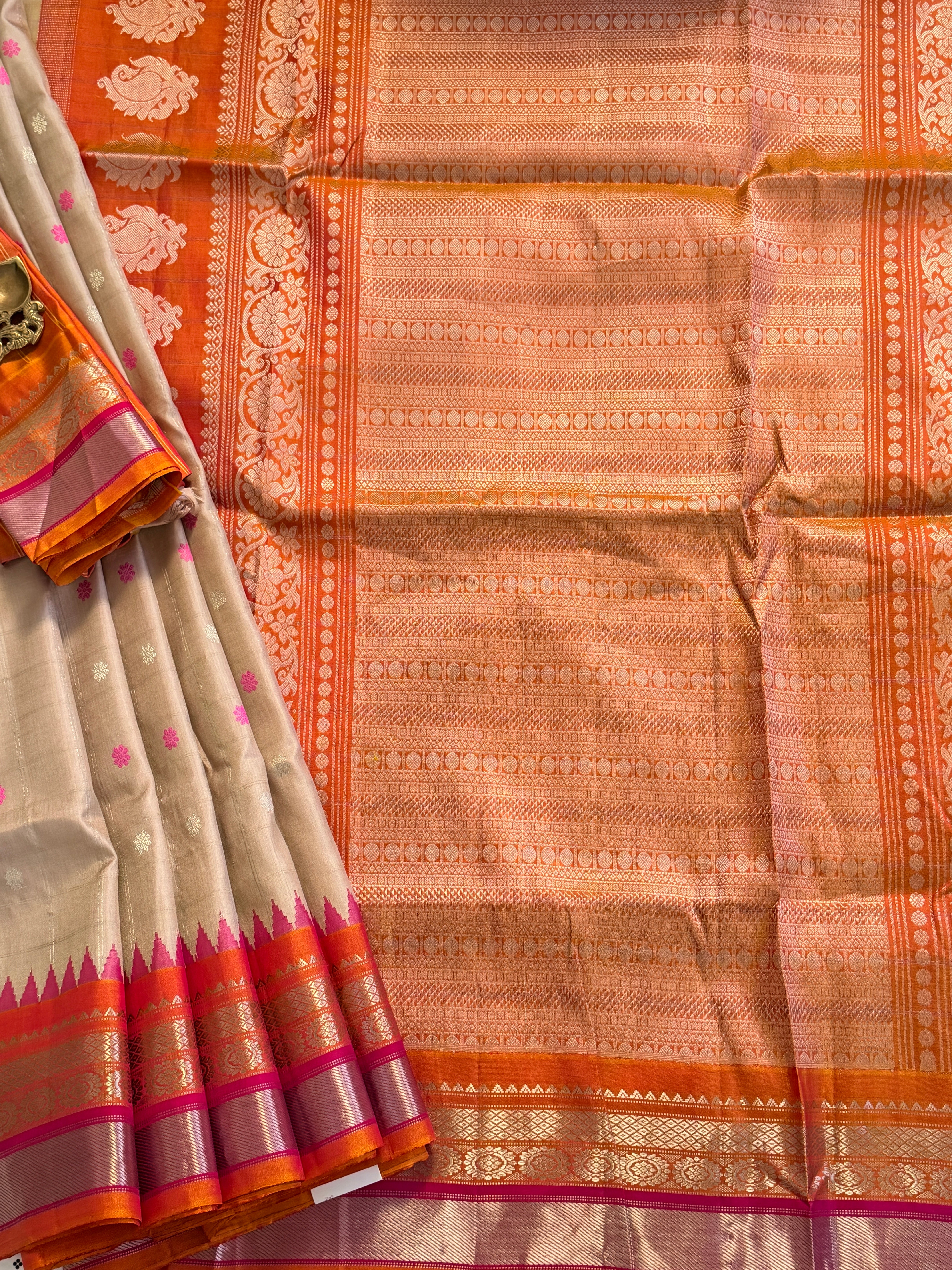 Kuttu Gadwal Pure Silk Handloom Saree